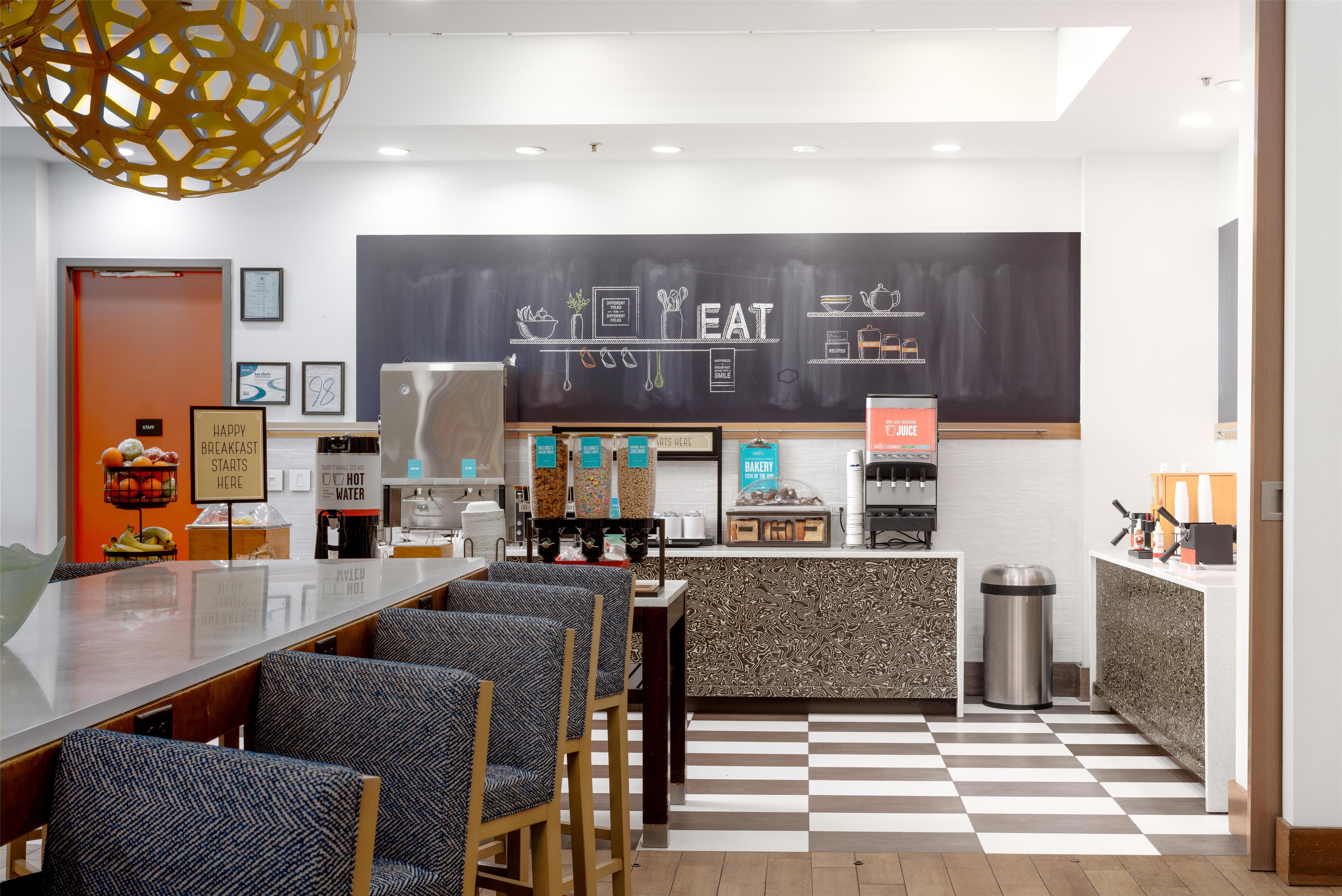 Breakfast Area | Hampton Inn & Suites Orange Beach/Gulf Front