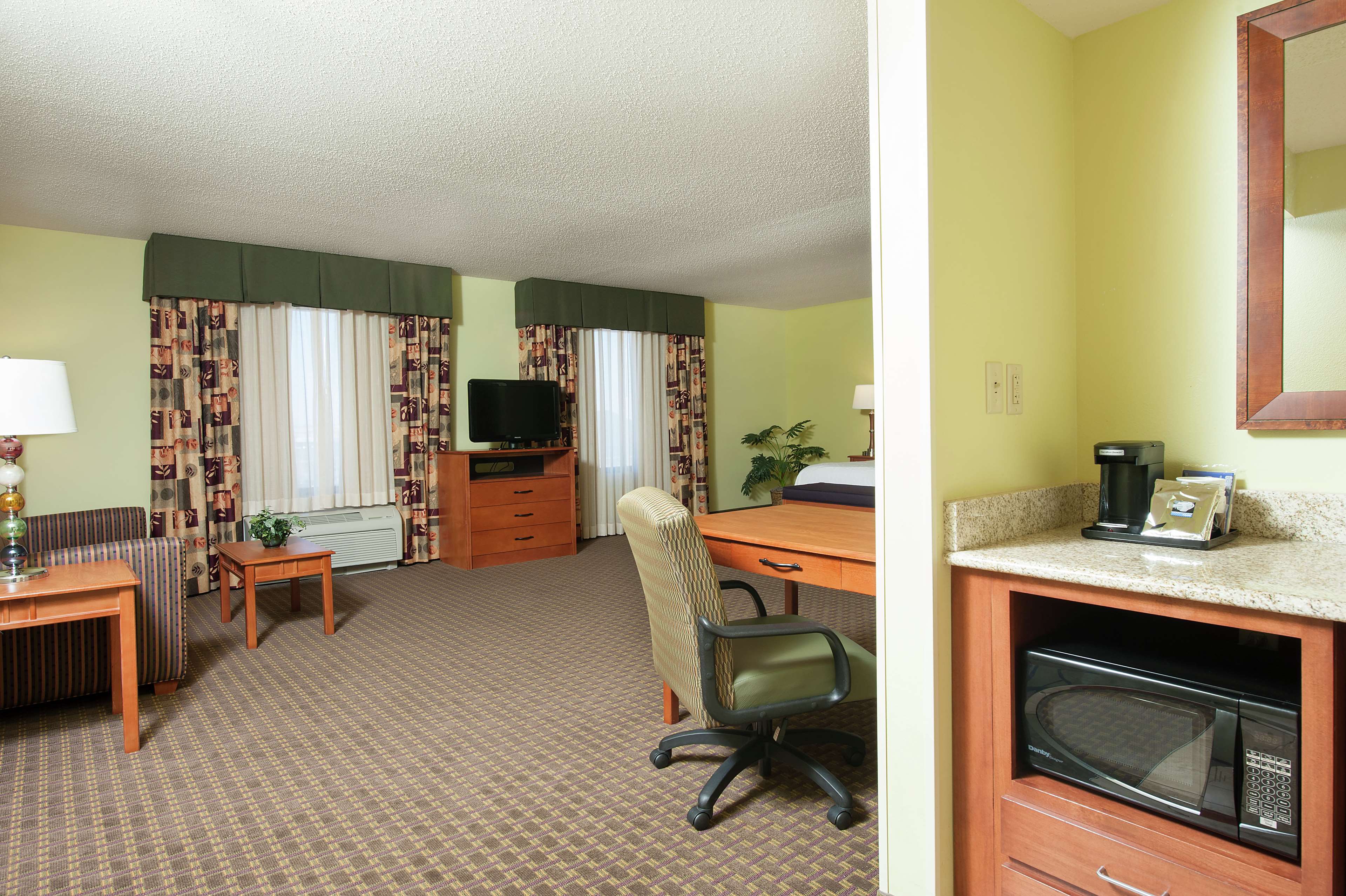 Hampton Inn by Hilton MACOMB Room Type - 1KNG STUDIO SOFABED NOSMOK