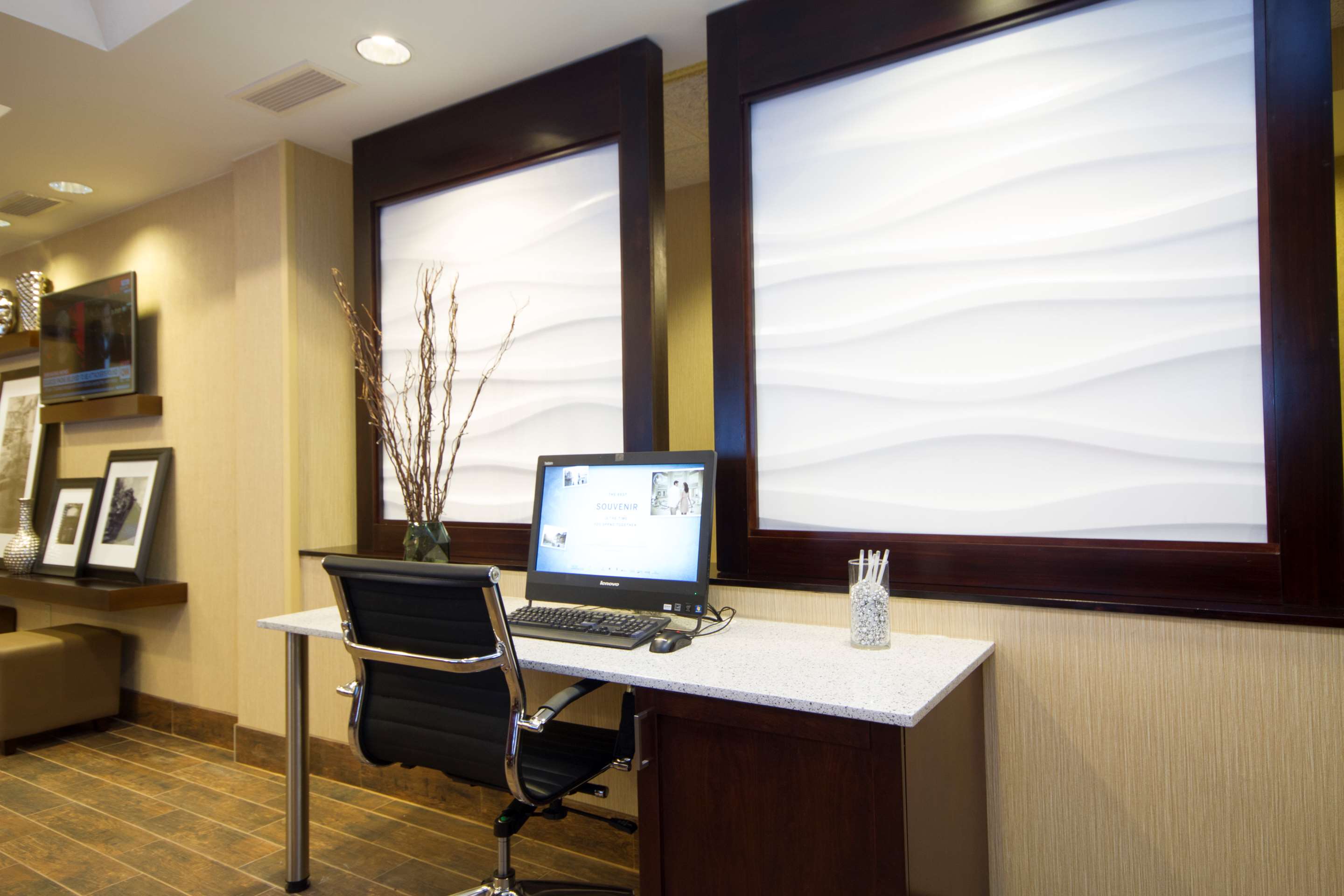 Business Center | Hampton Inn Marshall