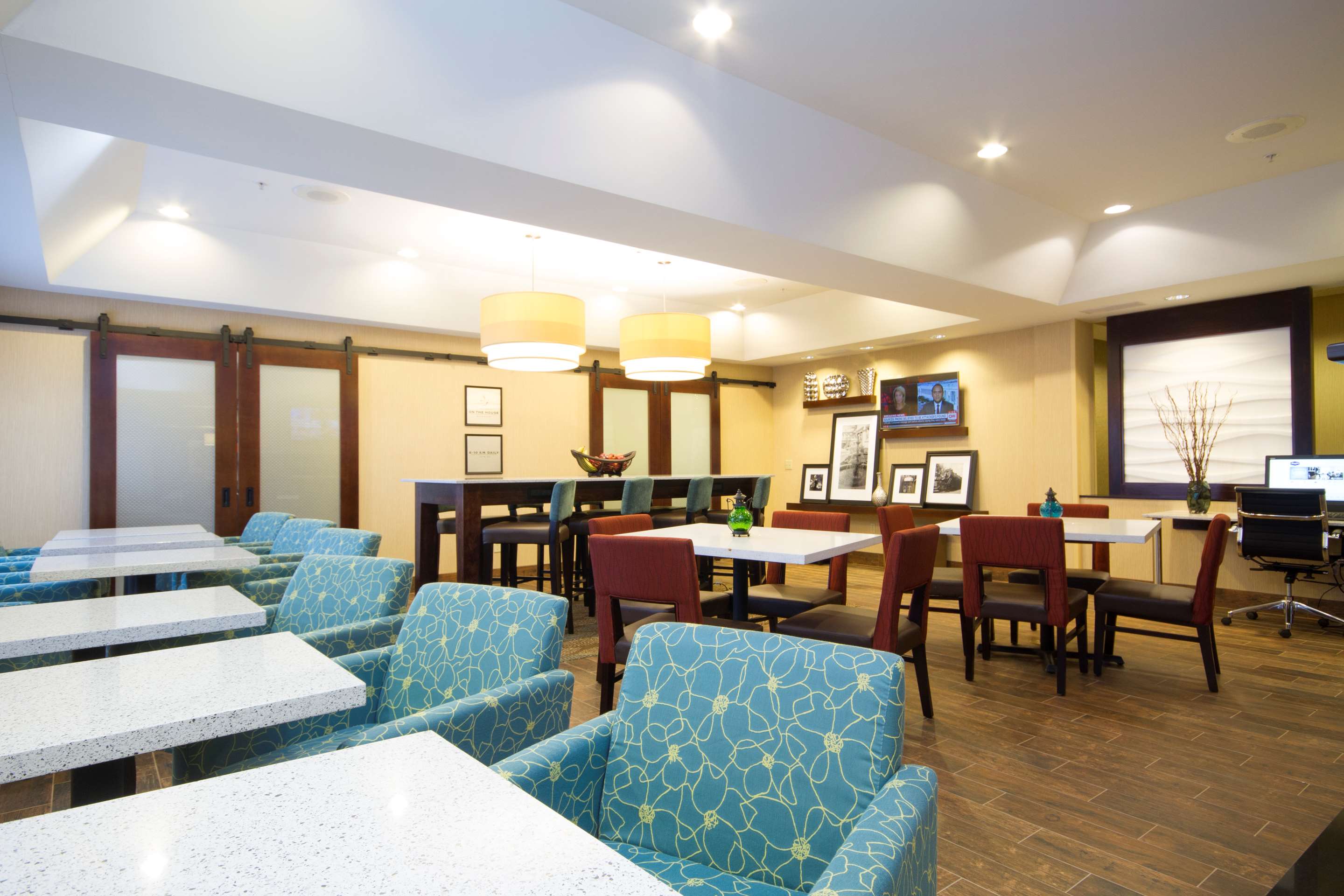 Restaurant | Hampton Inn Marshall
