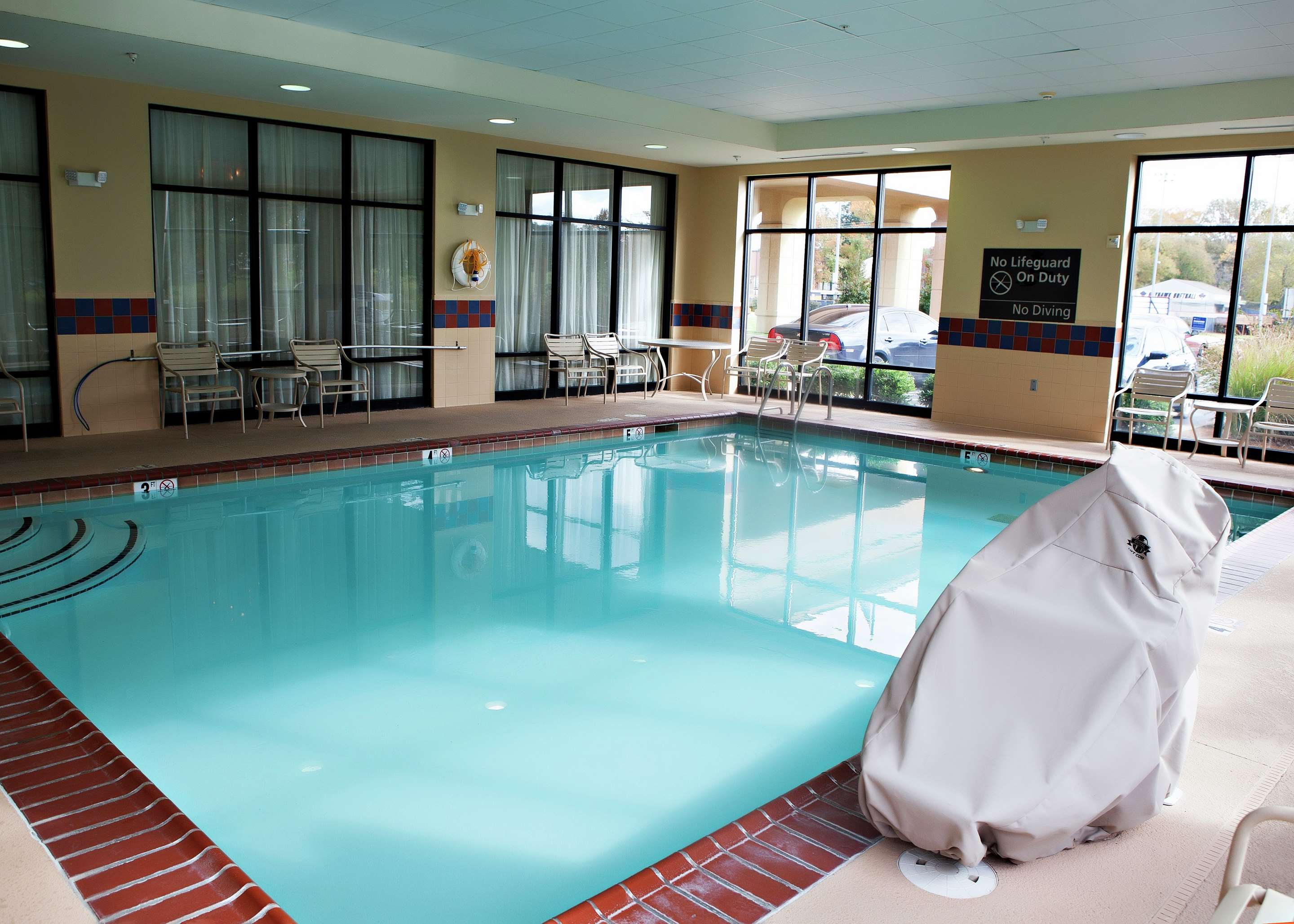 Pool | Hampton Inn Martin