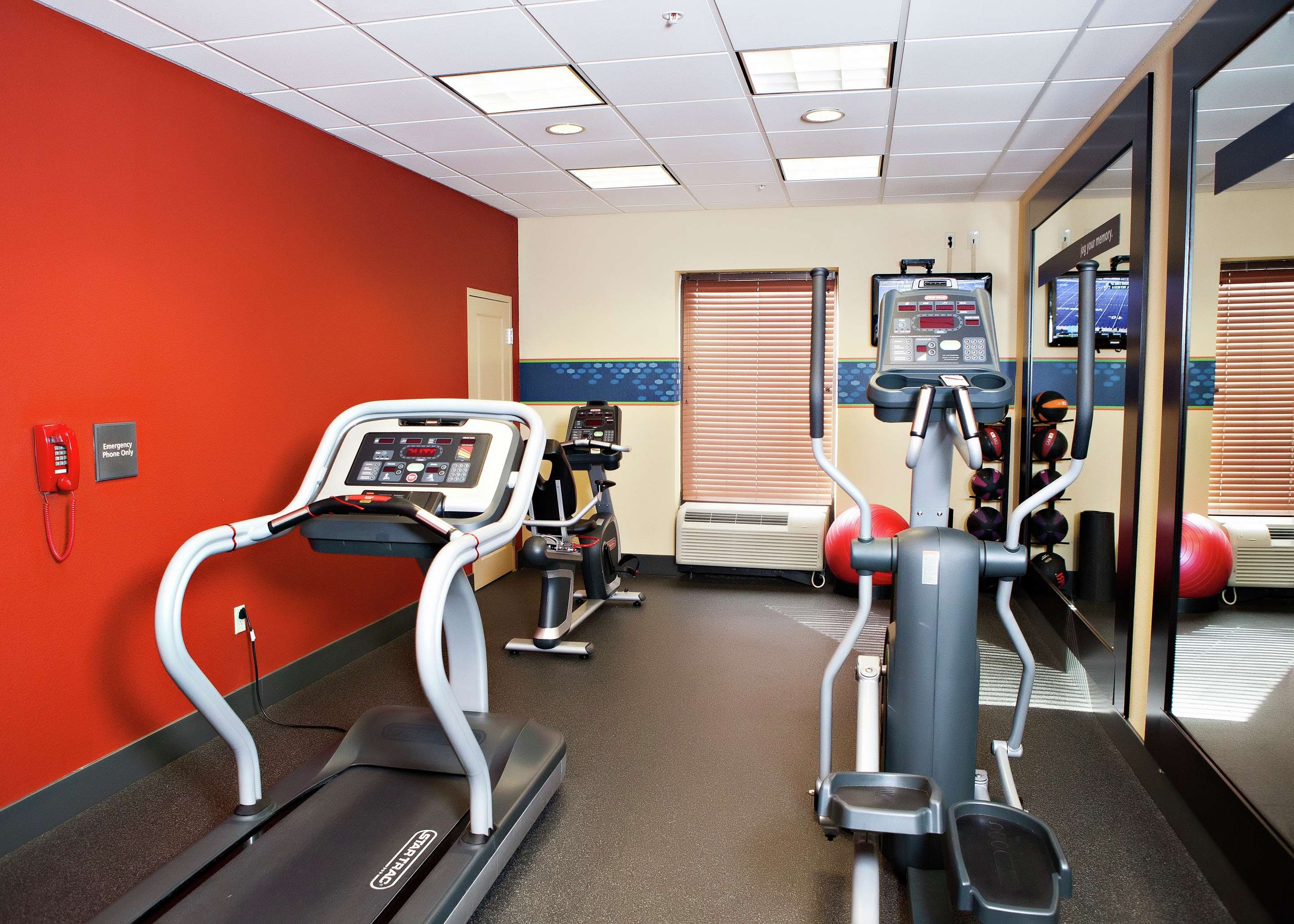 Health club fitness center gym | Hampton Inn Martin