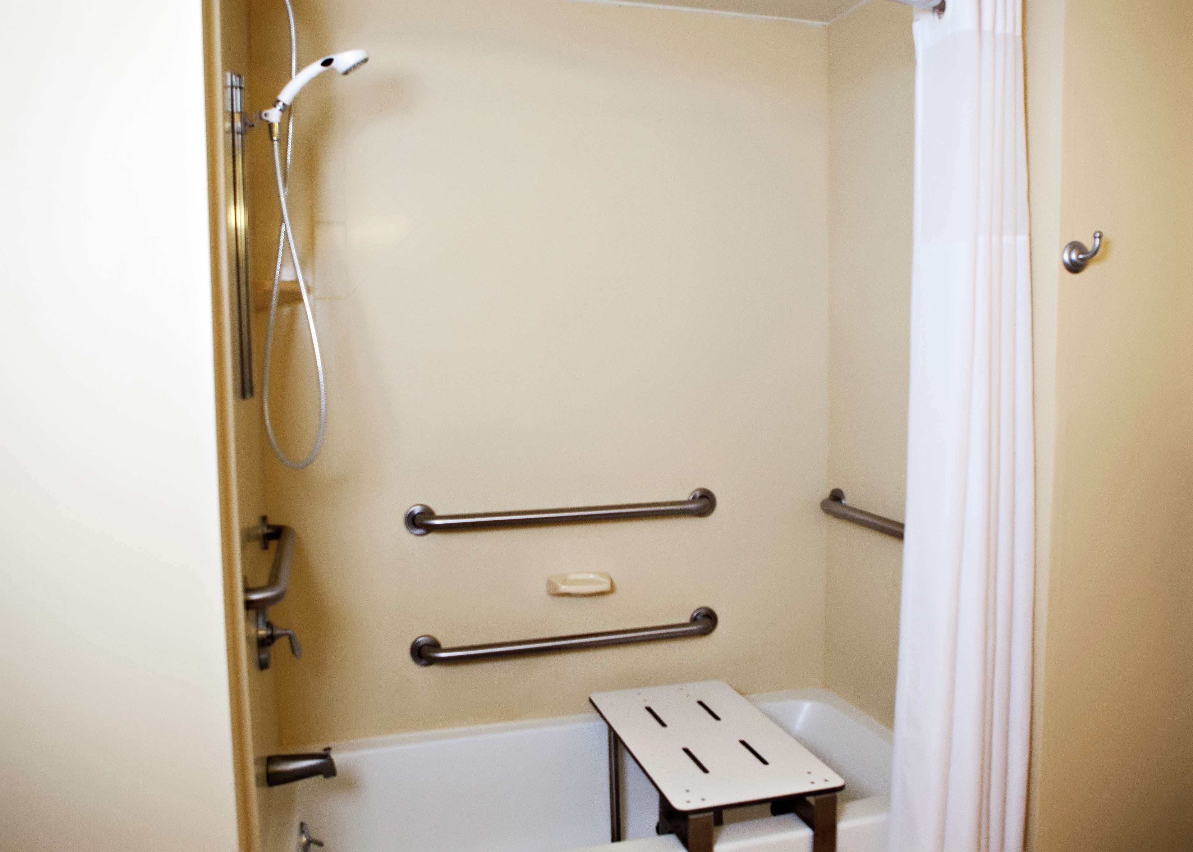 Hampton Inn by Hilton Martin Room Type - 1KNG MOB HEAR ACC W TUB NS