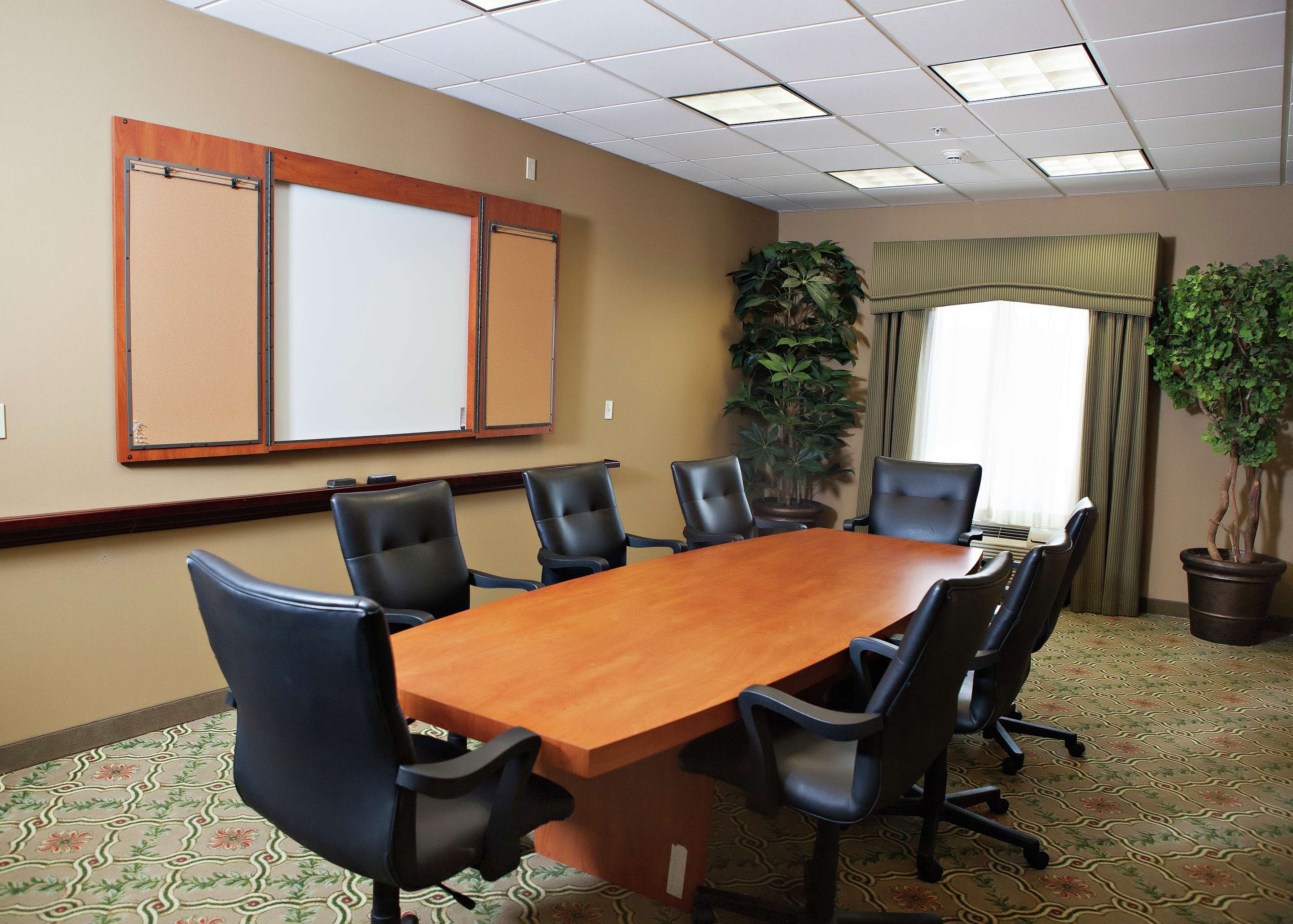 Meeting Room | Hampton Inn Martin