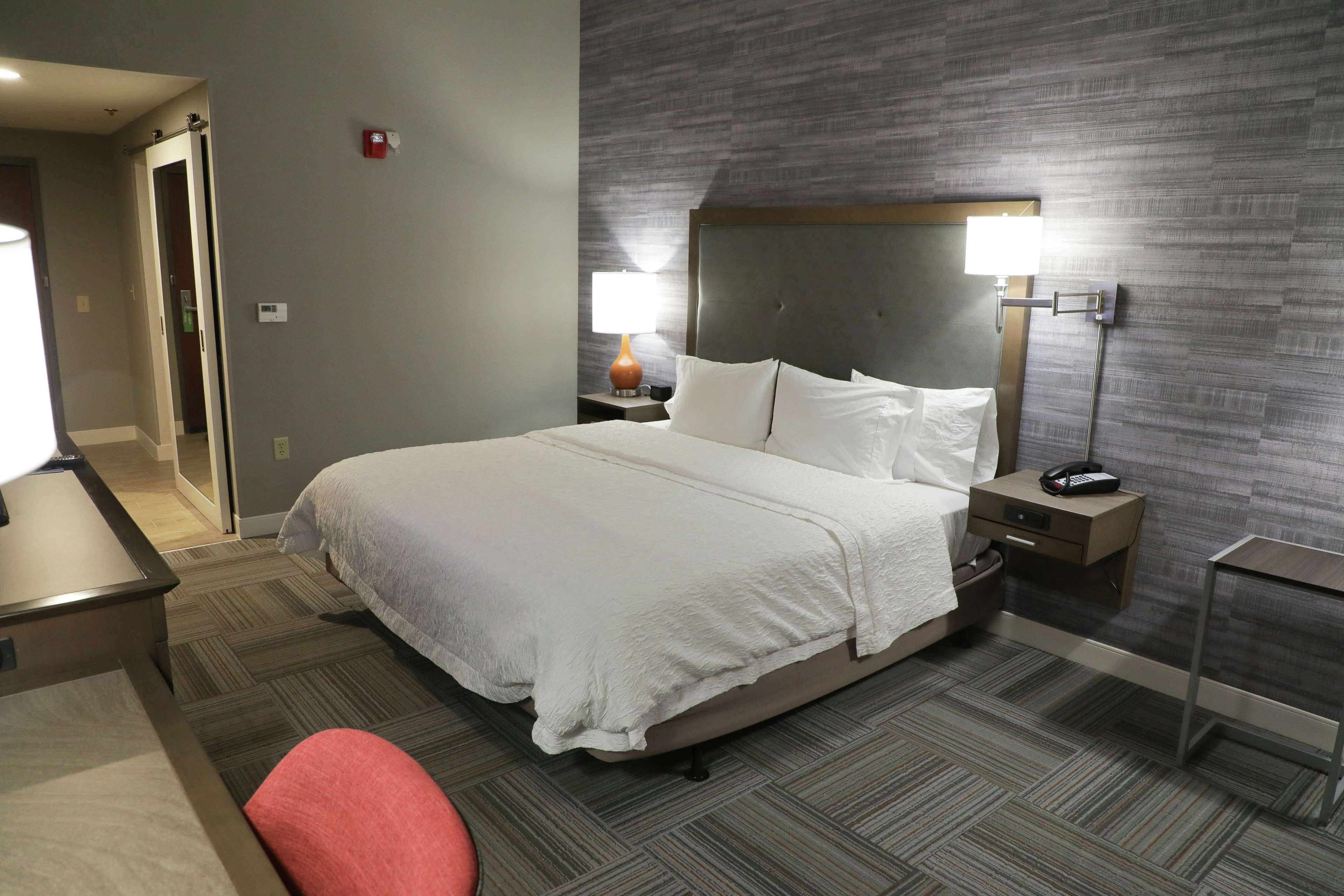 Hampton Inn by Hilton Muskogee Room Type - 1KNG MOB HEAR ACC W TUB NS
