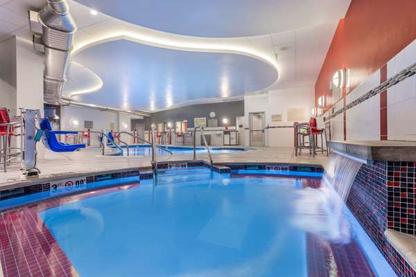 Pool - Hampton Inn & Suites Downtown Madison