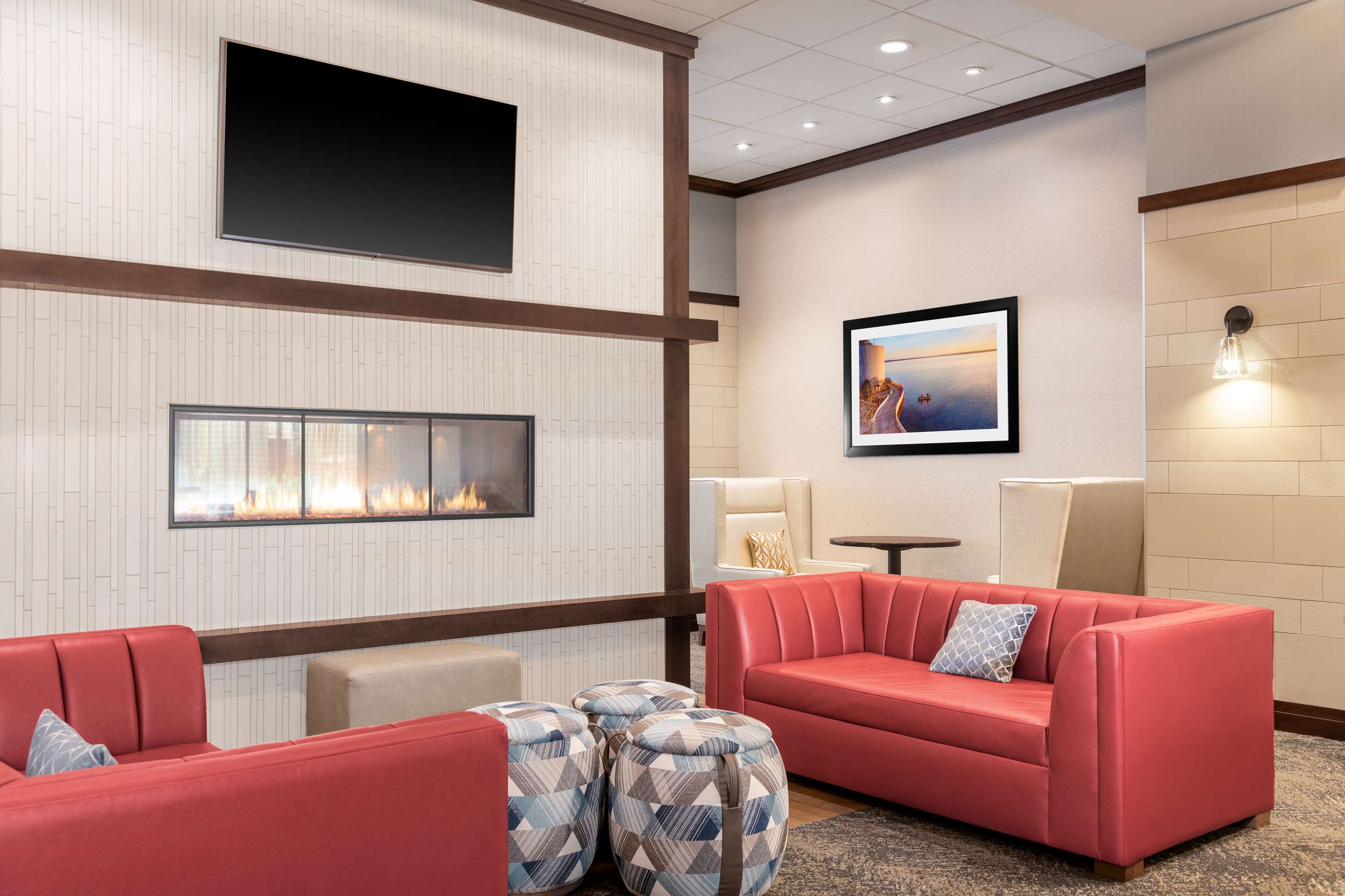 Lobby | Hampton Inn & Suites Madison / Downtown