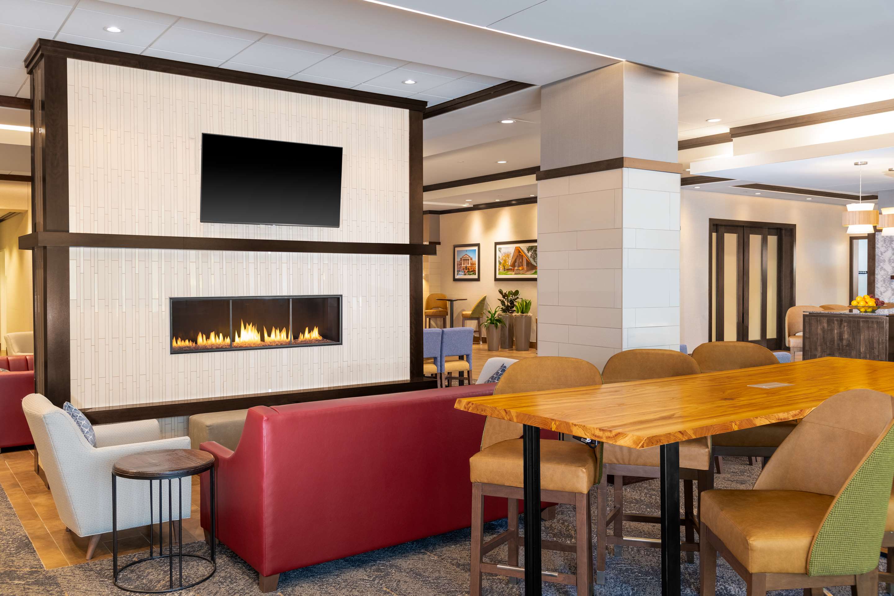 Lobby | Hampton Inn & Suites Madison / Downtown