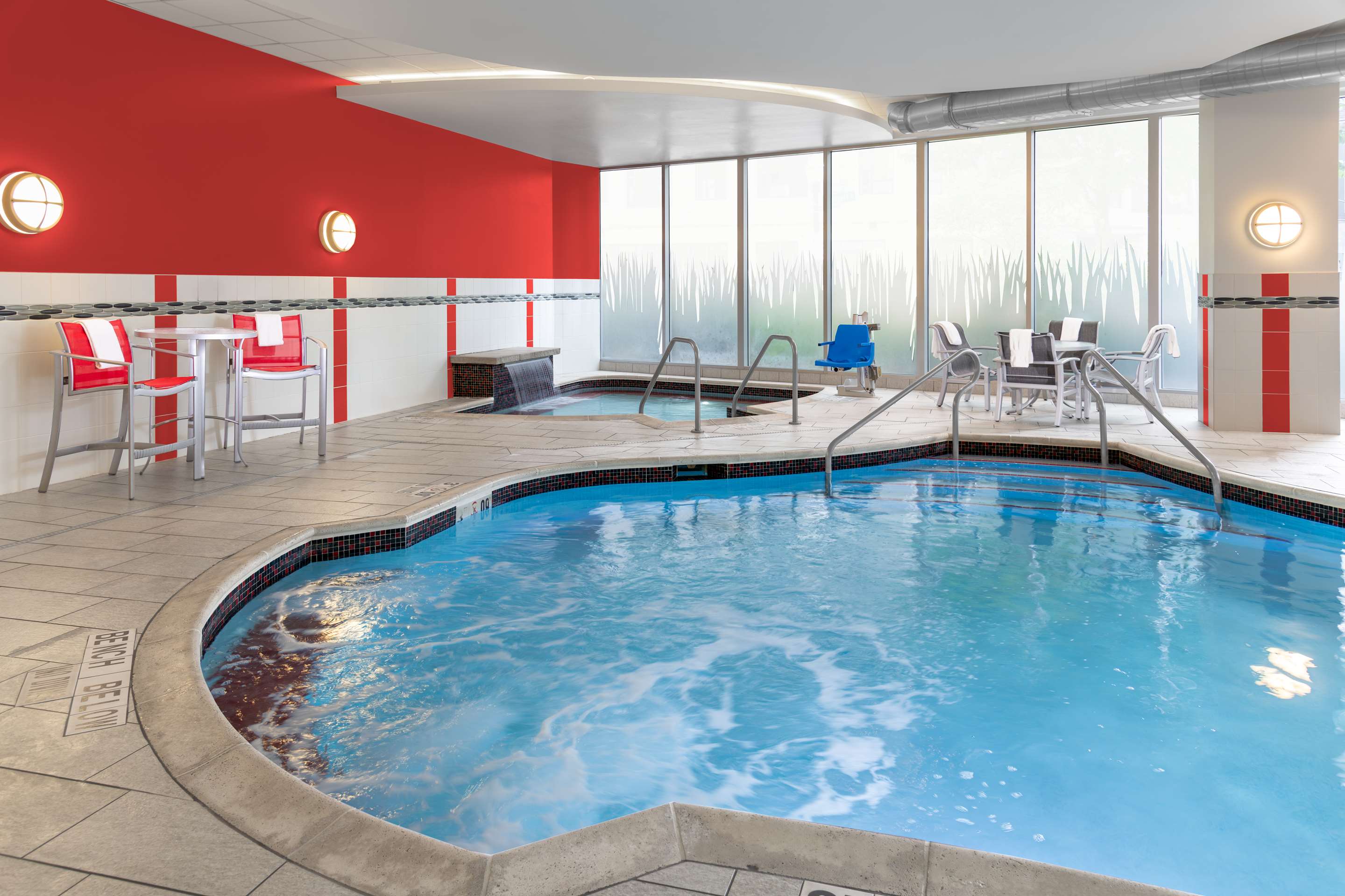 Pool | Hampton Inn & Suites Madison / Downtown