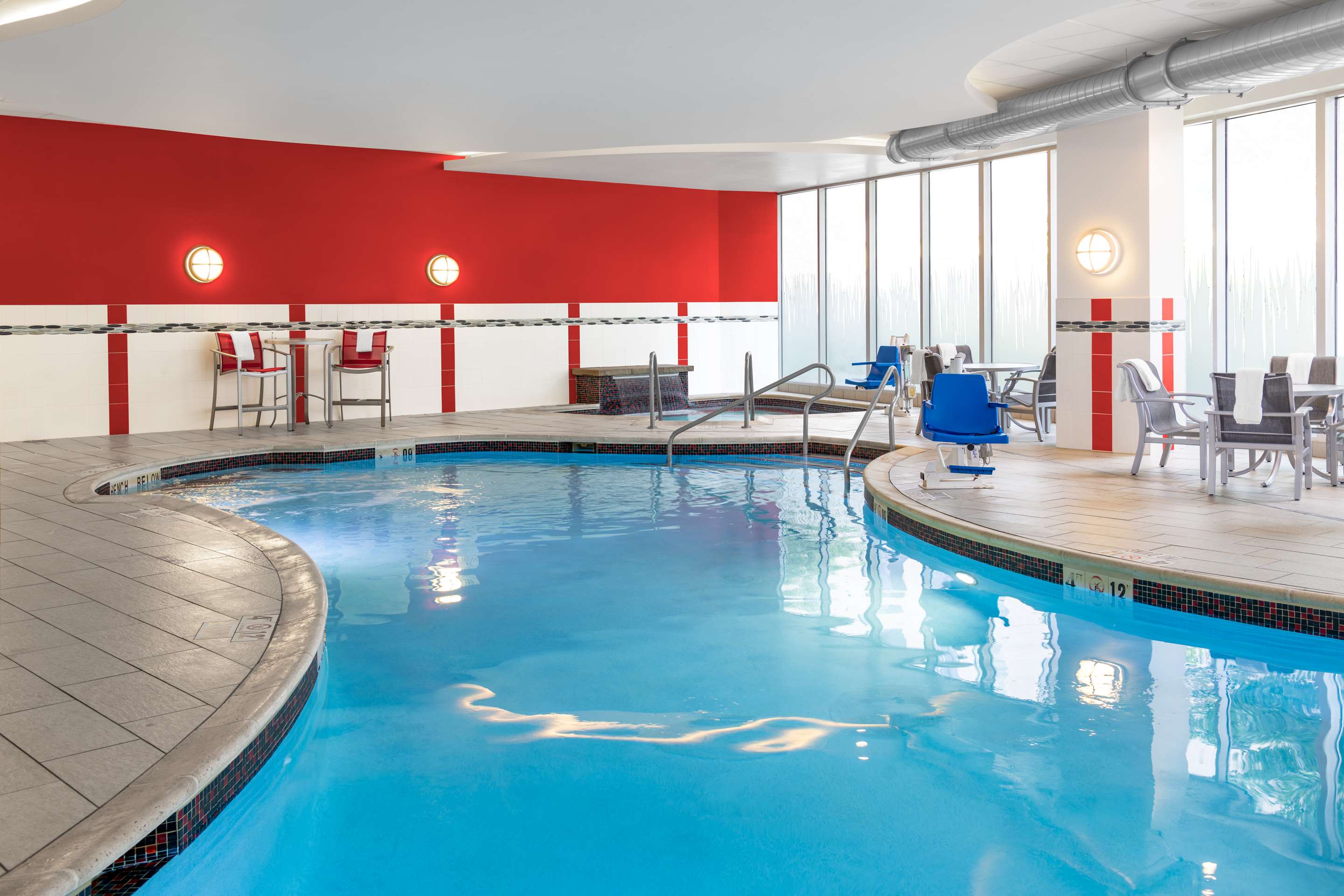 Pool | Hampton Inn & Suites Madison / Downtown