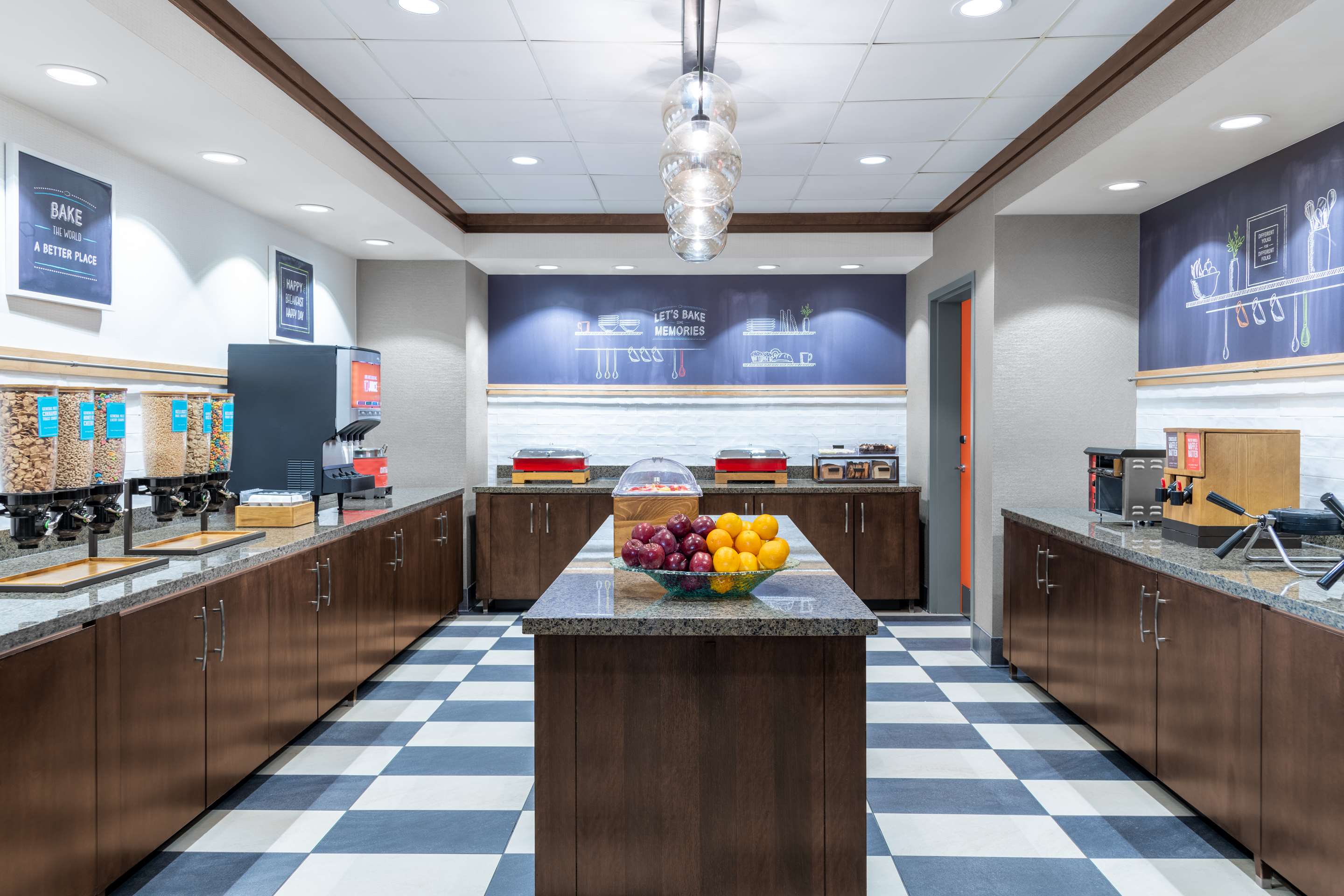 Breakfast Area | Hampton Inn & Suites Madison / Downtown