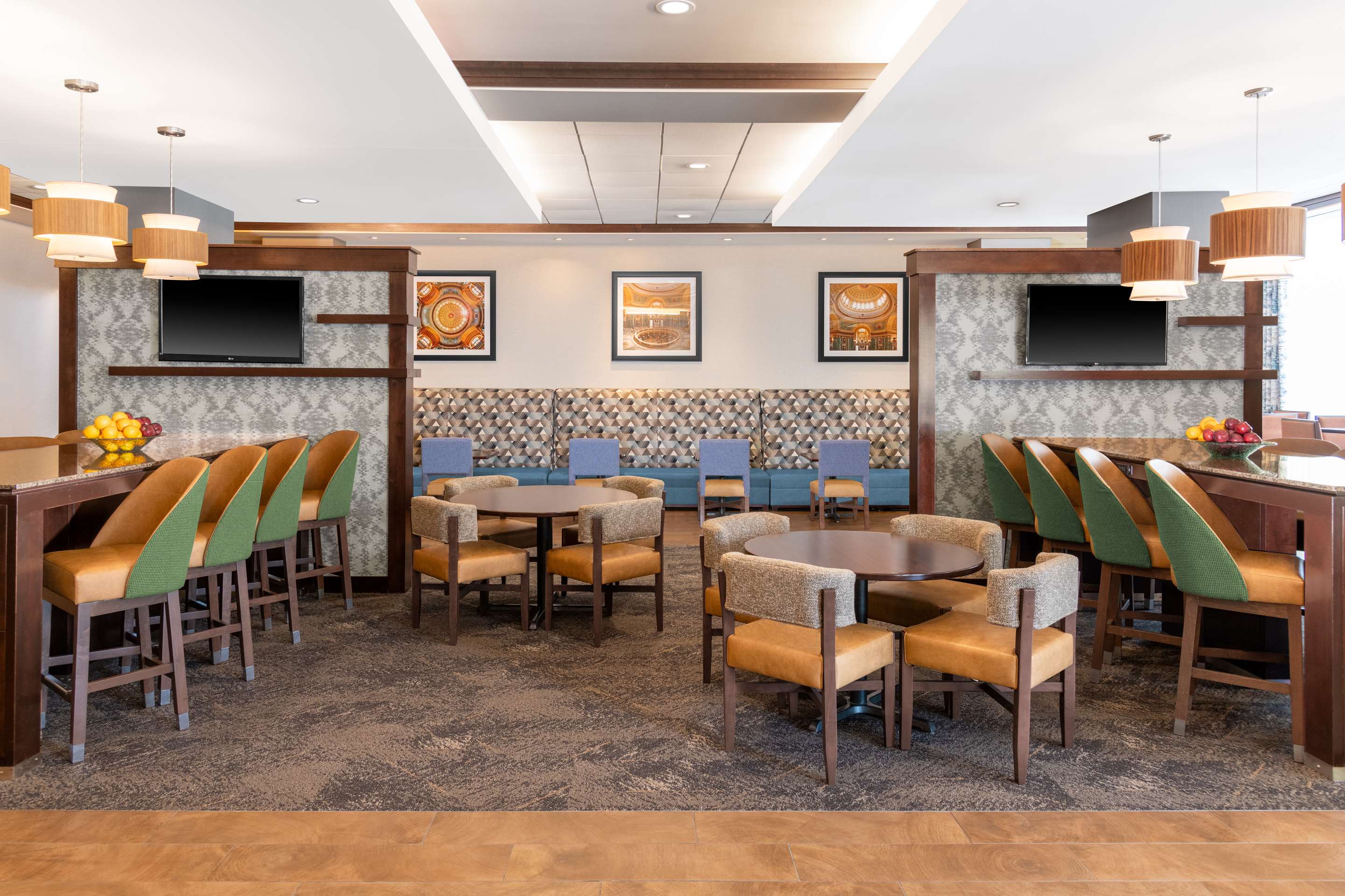 Lobby | Hampton Inn & Suites Madison / Downtown