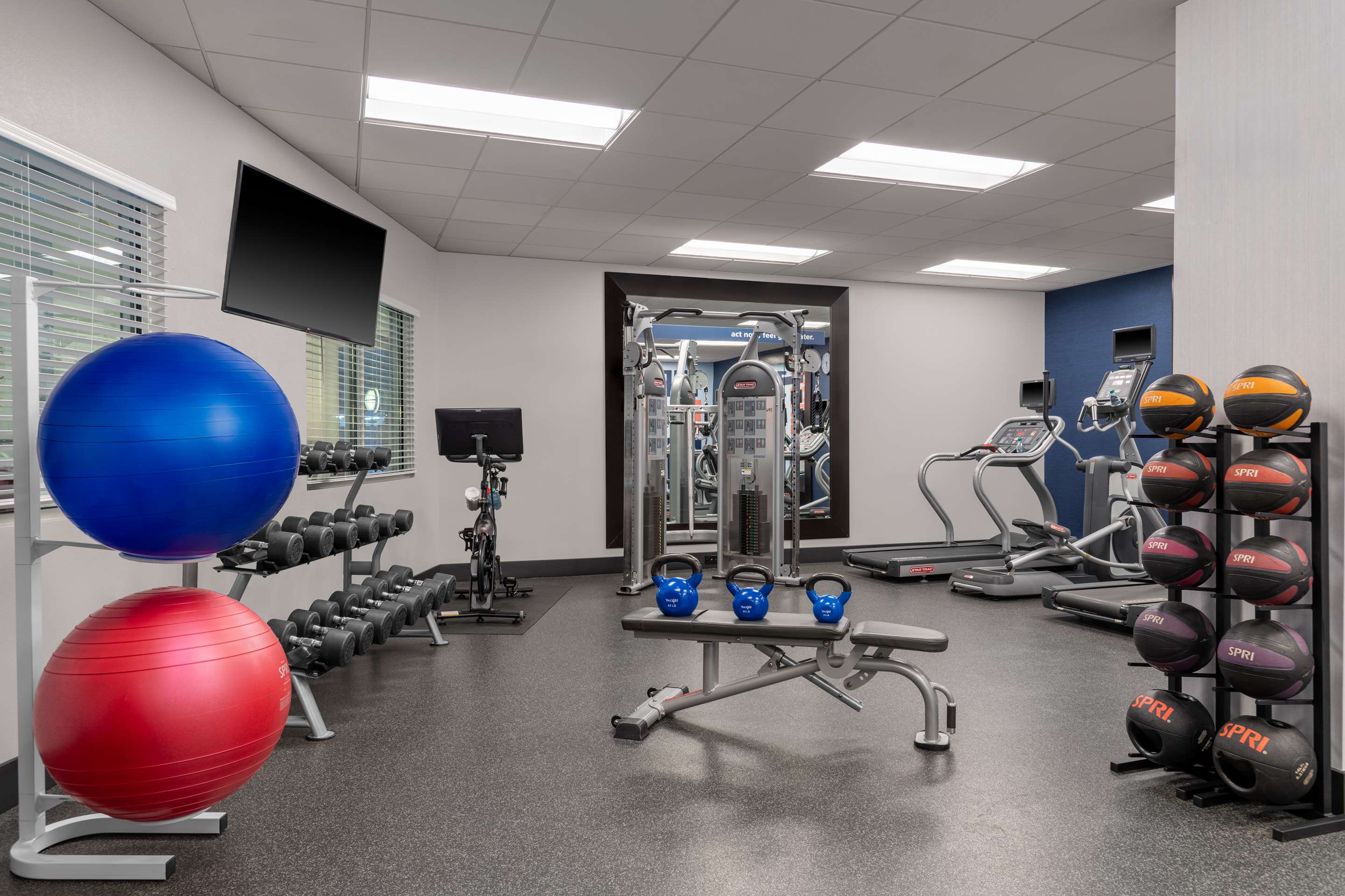 Health club fitness center gym | Hampton Inn & Suites Madison / Downtown