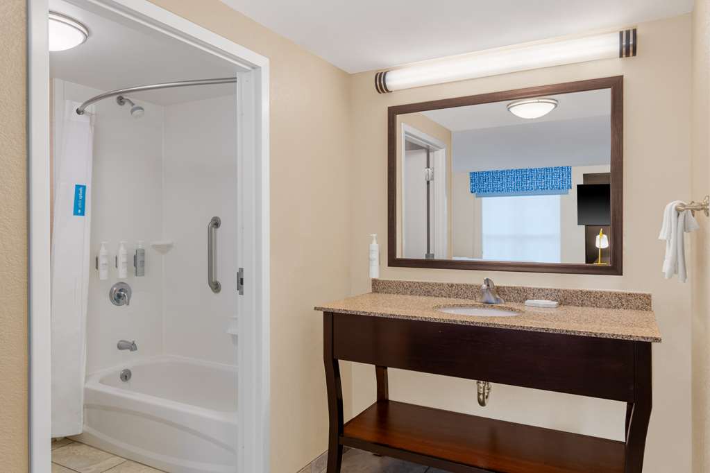 Hampton Inn & Suites by Hilton Madison / Downtown Room Type - 2 QN HEARING ACC STUDIO NS