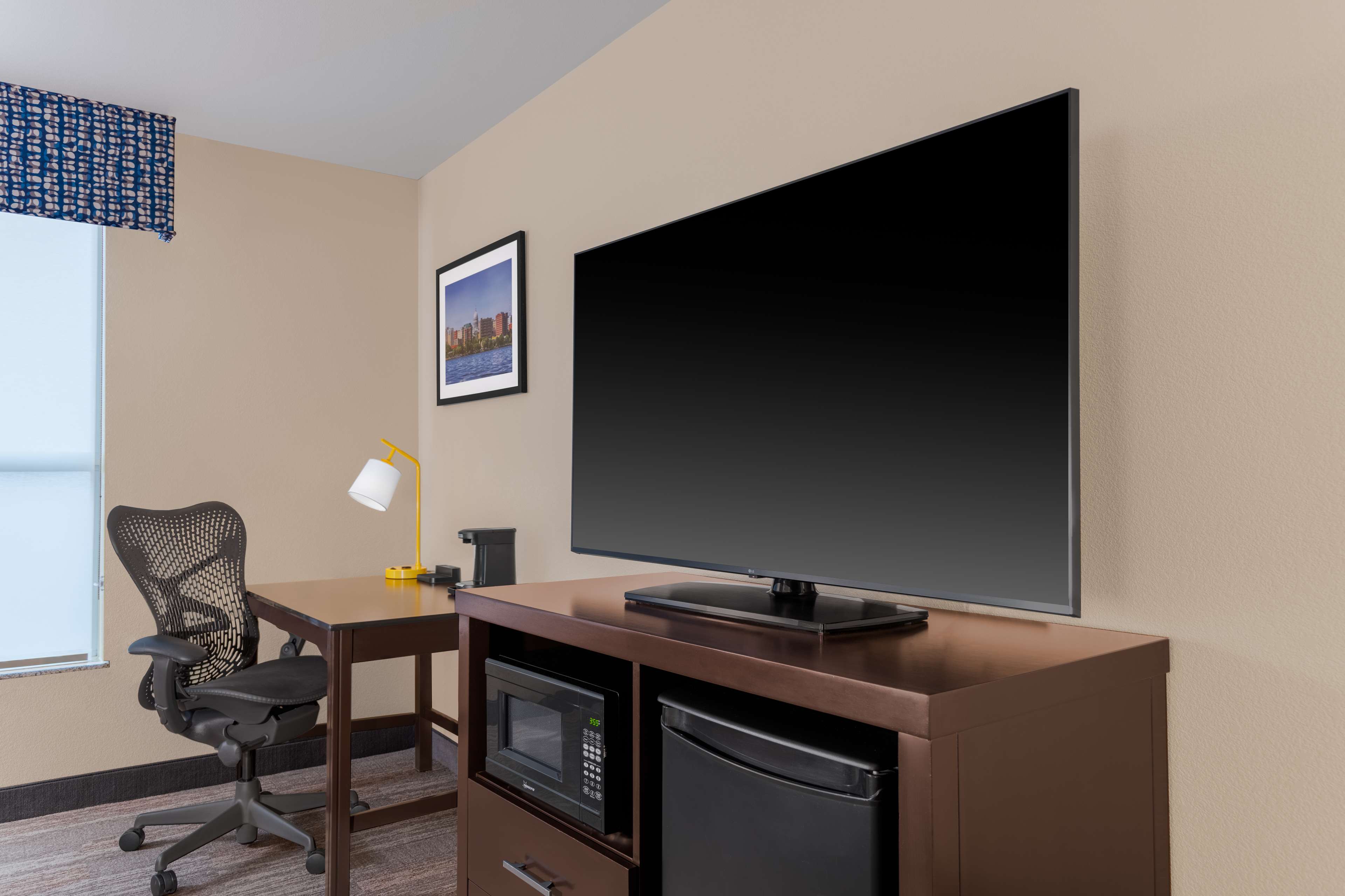 Hampton Inn & Suites by Hilton Madison / Downtown Room Type - 2 QN MOB HEAR ACC TUB NS