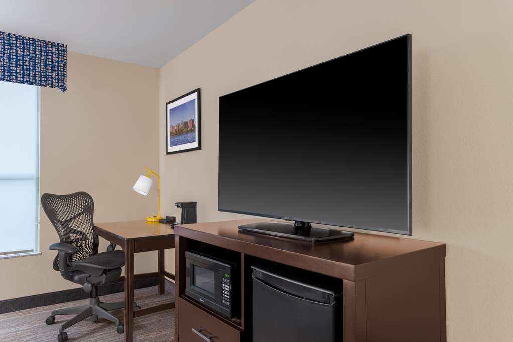 Hampton Inn & Suites by Hilton Madison / Downtown Room Type - 2 QN MOB HEA ACC RI-SHW NS