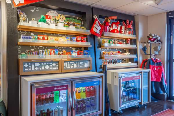  - Hampton Inn East Towne Mall Madison - I-39, I-90 & I-94, Exit 135