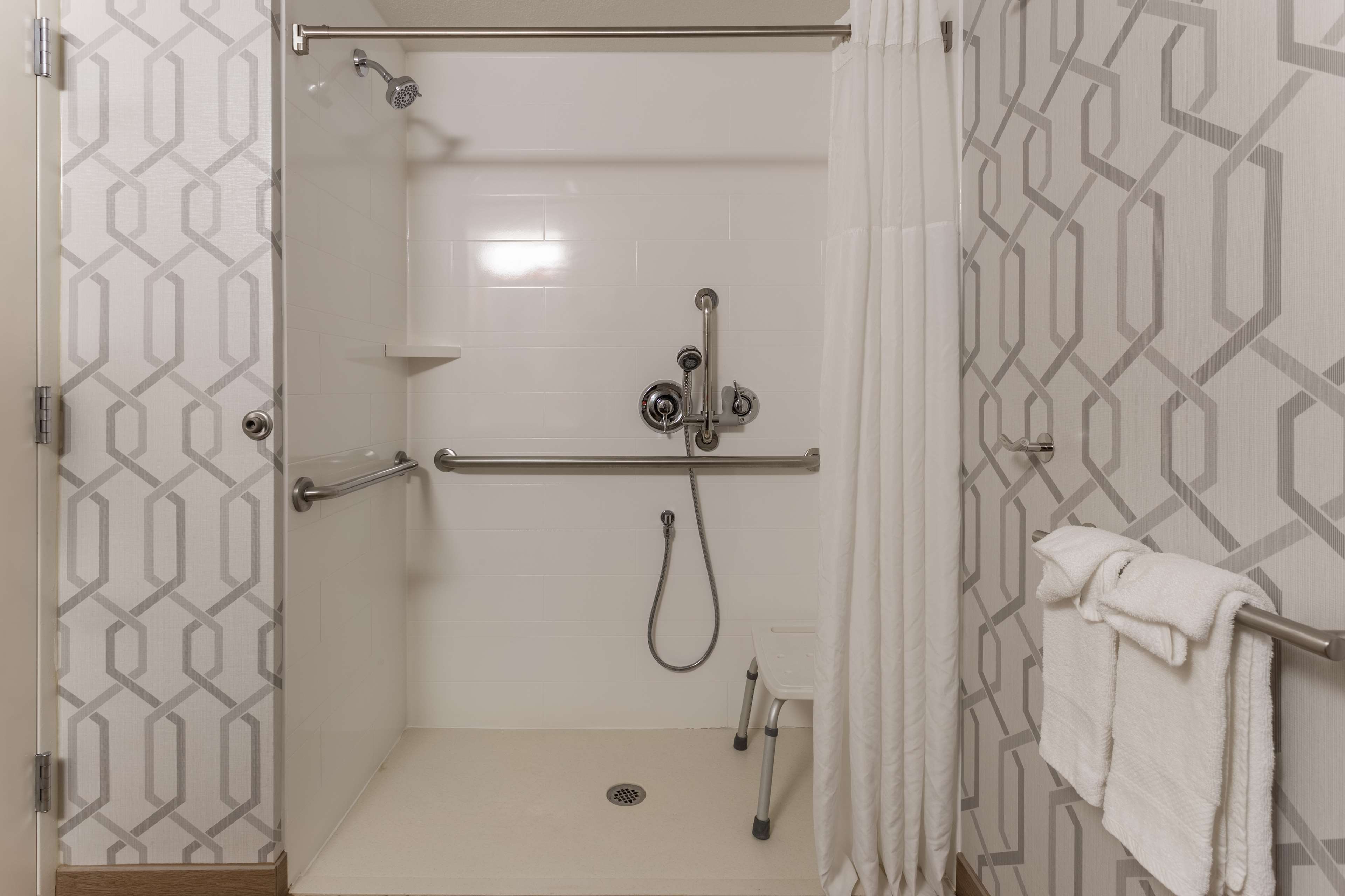 Hampton Inn by Hilton Madison East Towne Mall Area Room Type - 1 DBL ACC W ROLLIN SHWR NS