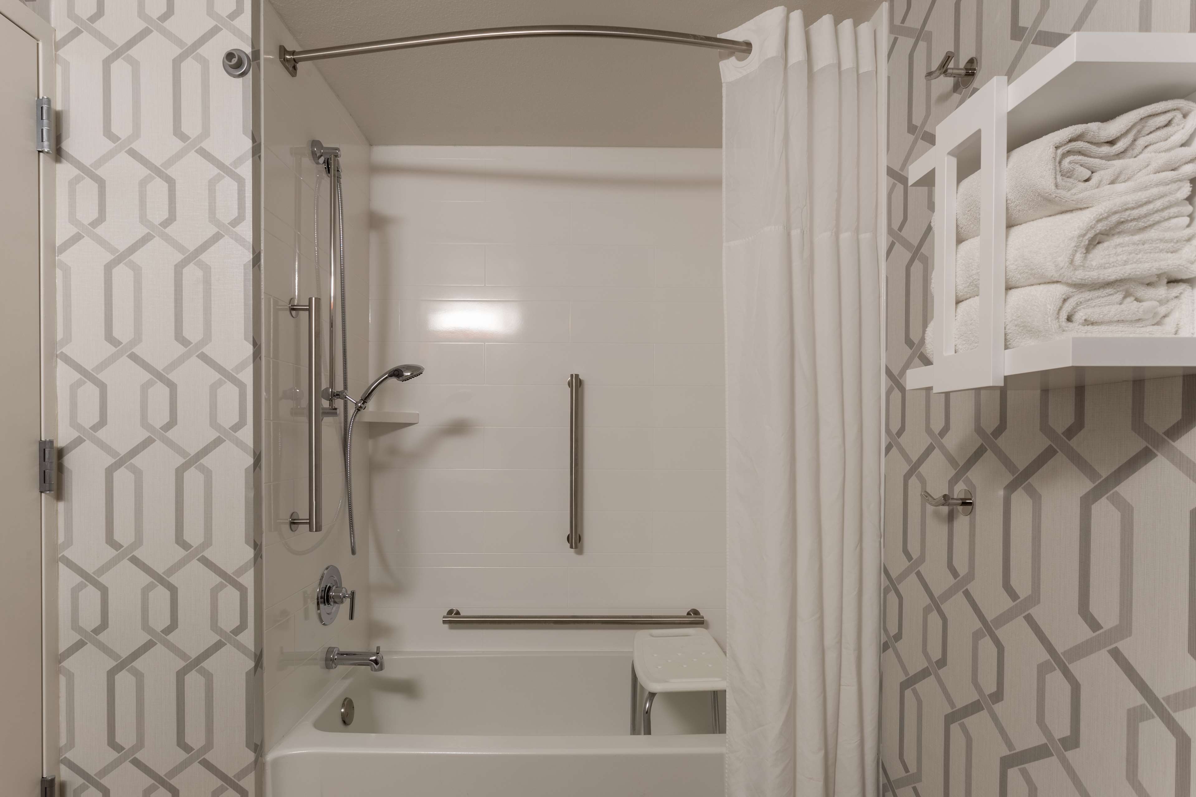 Hampton Inn by Hilton Madison East Towne Mall Area Room Type - 1 DBL ACC TUB NON SMOKING