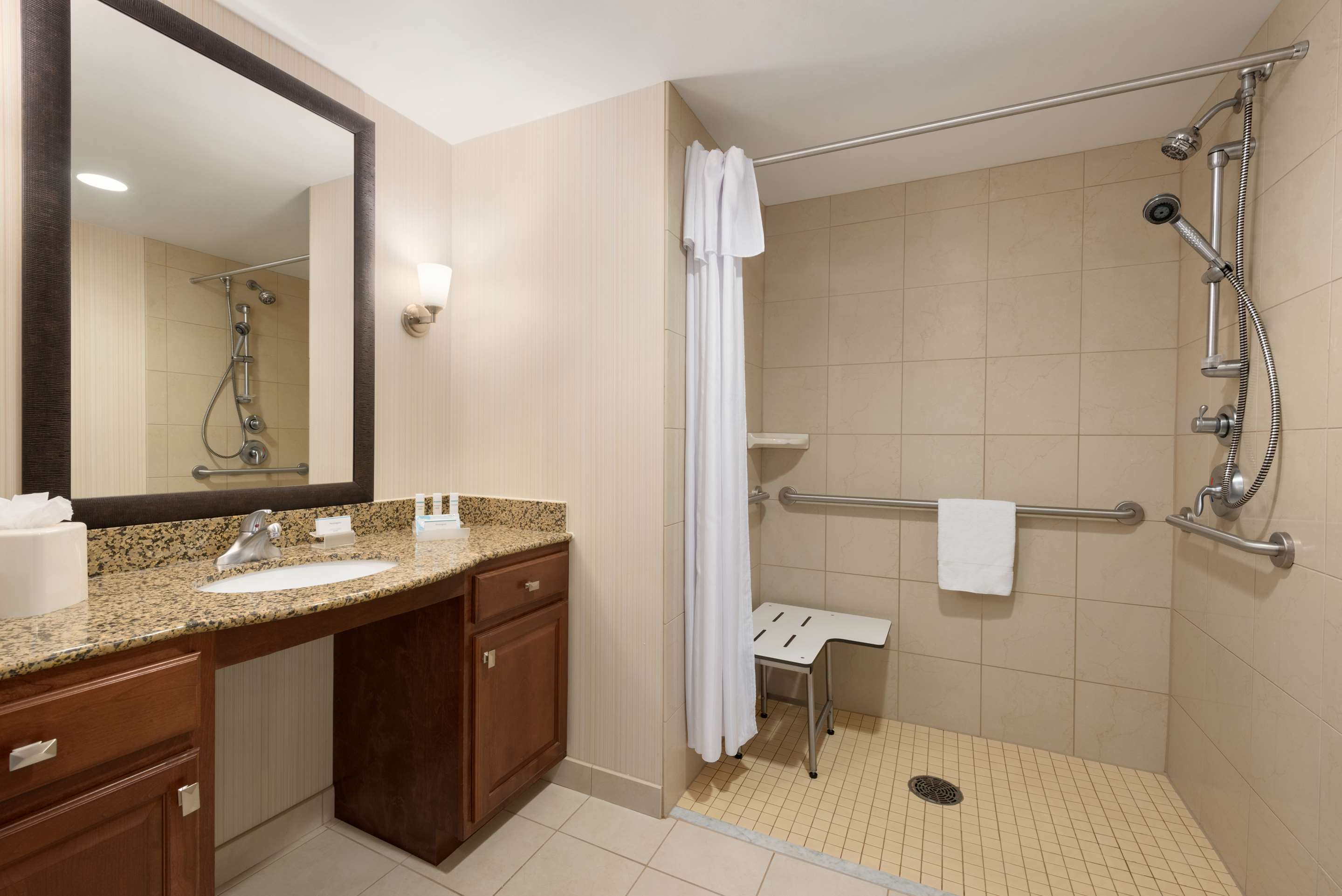 Guest room bath