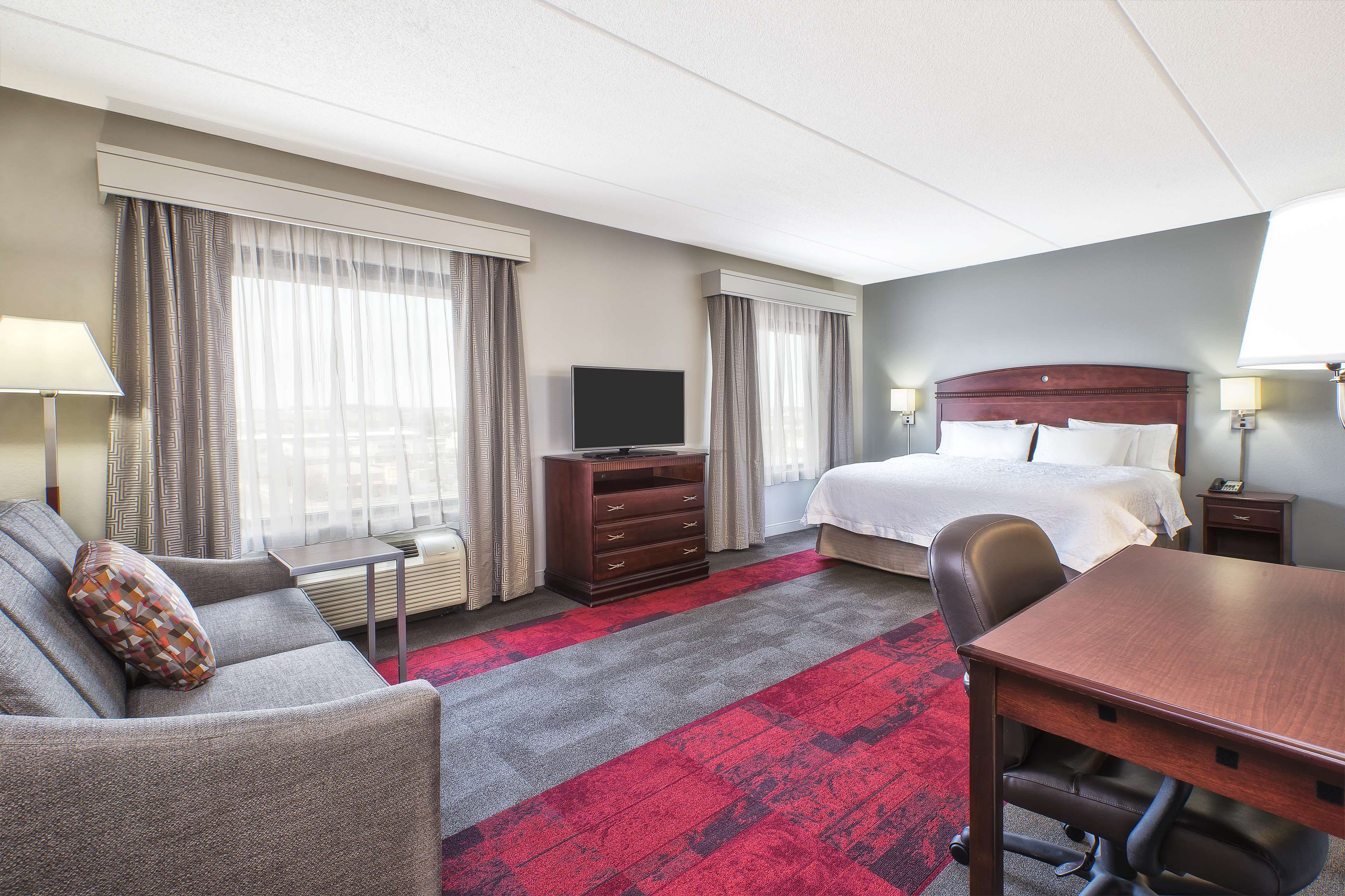 Hampton Inn & Suites Madison - West - Tap to explore photos