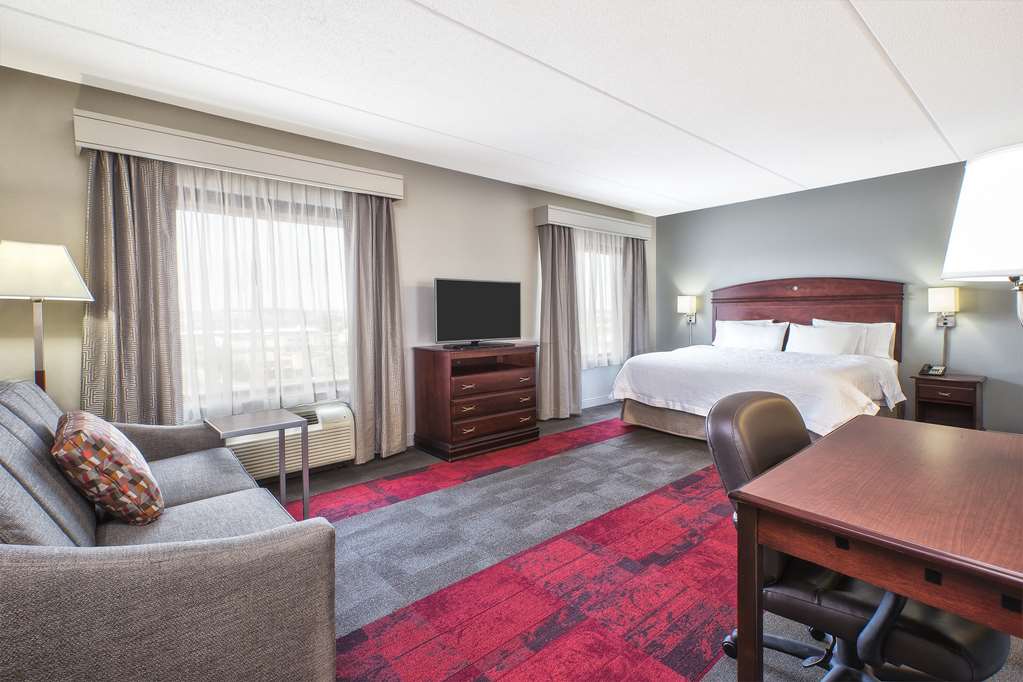 Hampton Inn & Suites Madison - West - Tap to explore photos