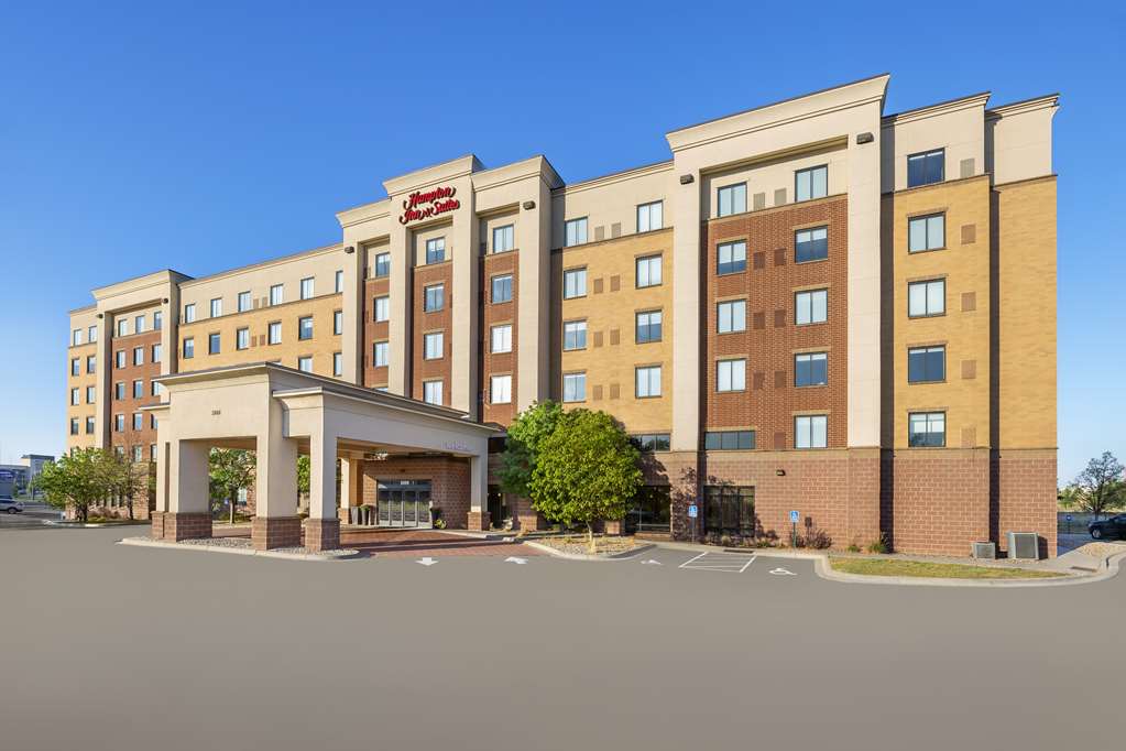 Hampton Inn & Suites Minneapolis St. Paul Airport - Mall of America - Tap to explore photos