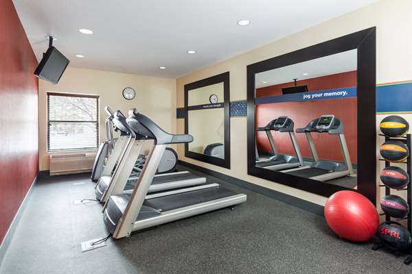 Fitness/ Exercise Room - Hampton Inn Burnsville