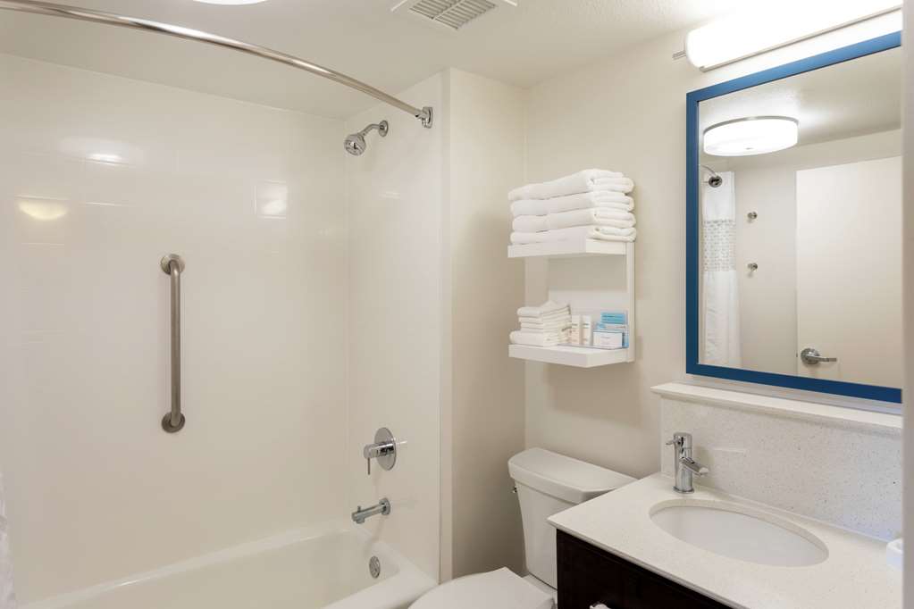 Hampton Inn by Hilton Minneapolis/Eagan - Tap to explore photos