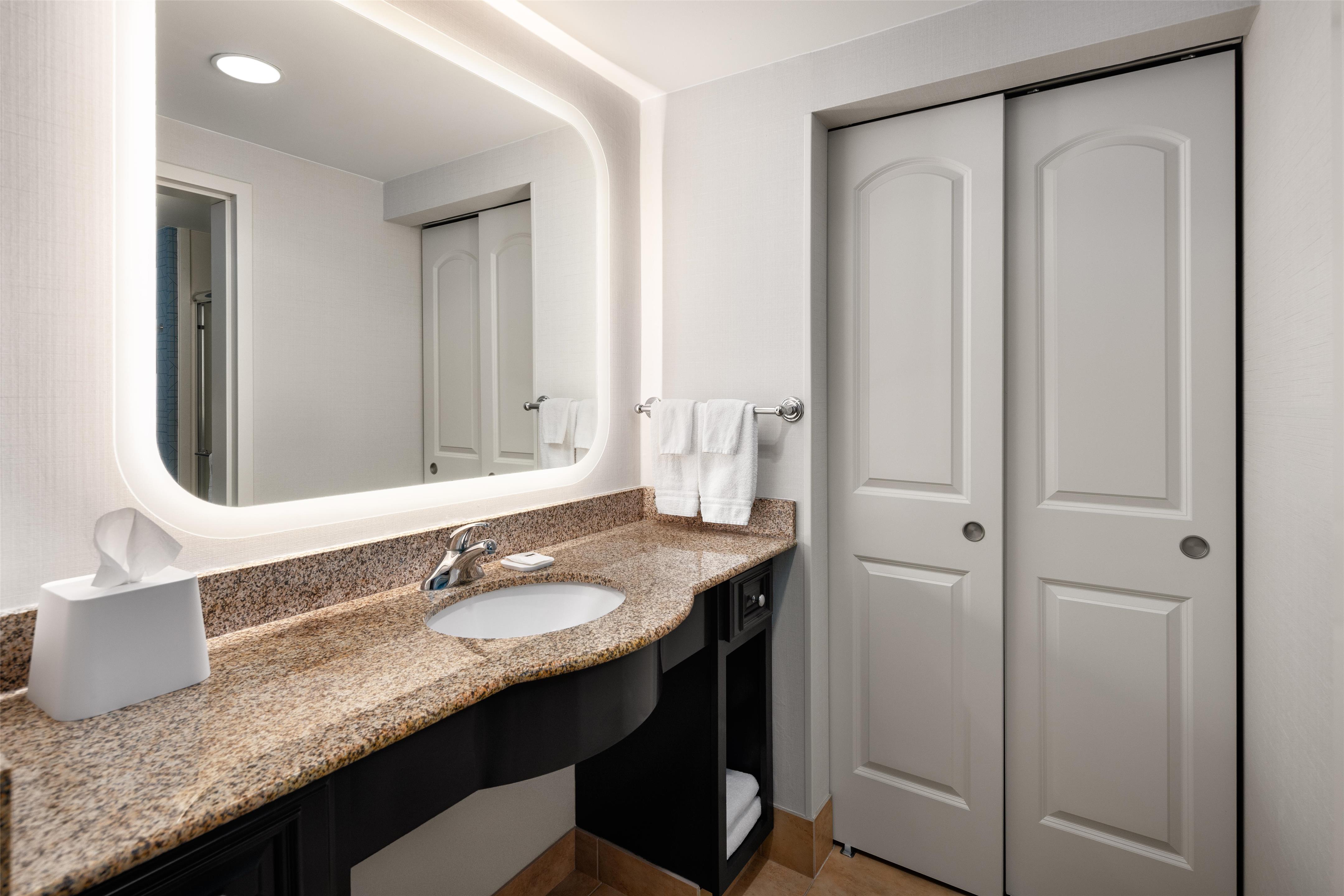 Guest room bath