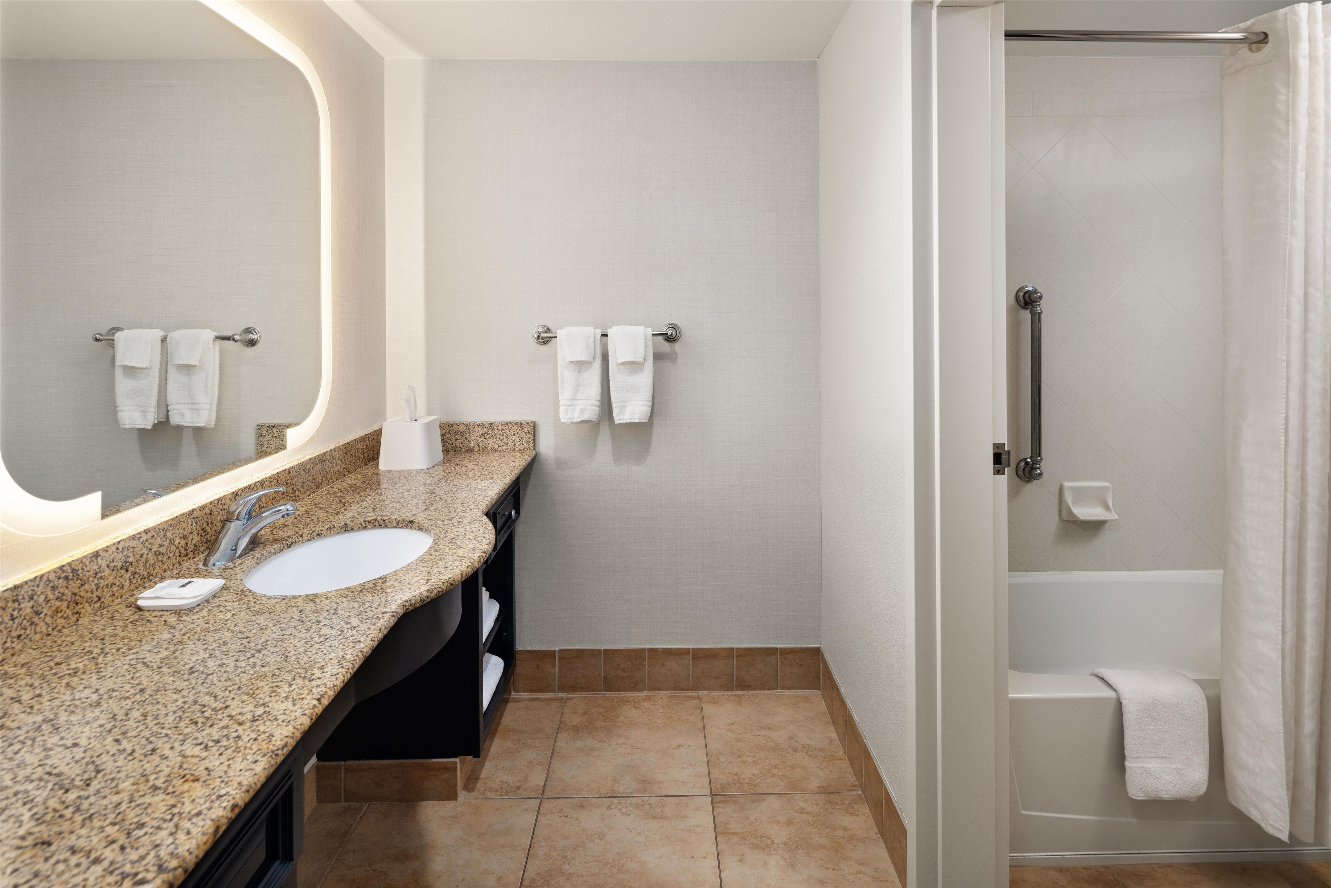 Guest room bath