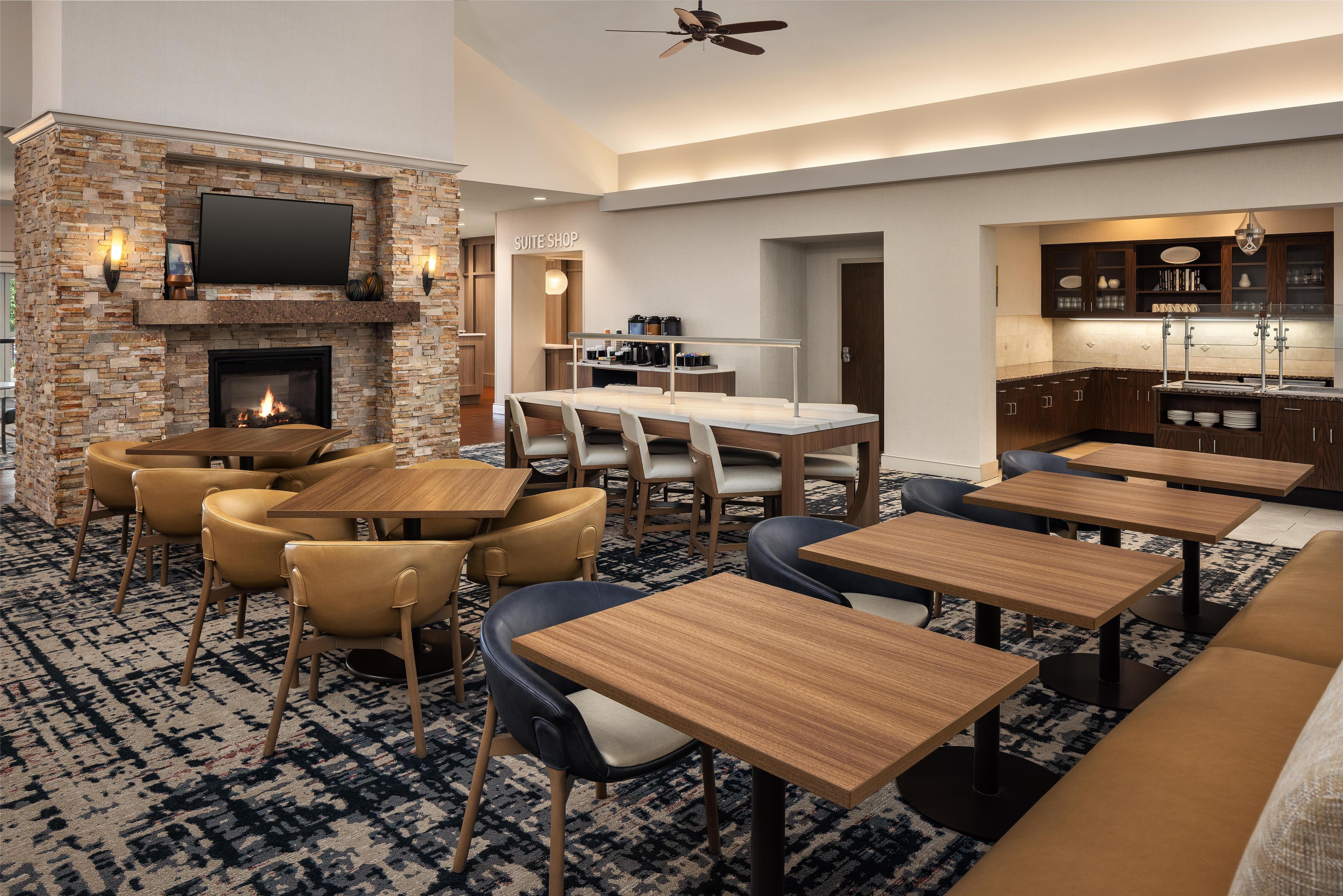 Lobby | Homewood Suites New Brighton
