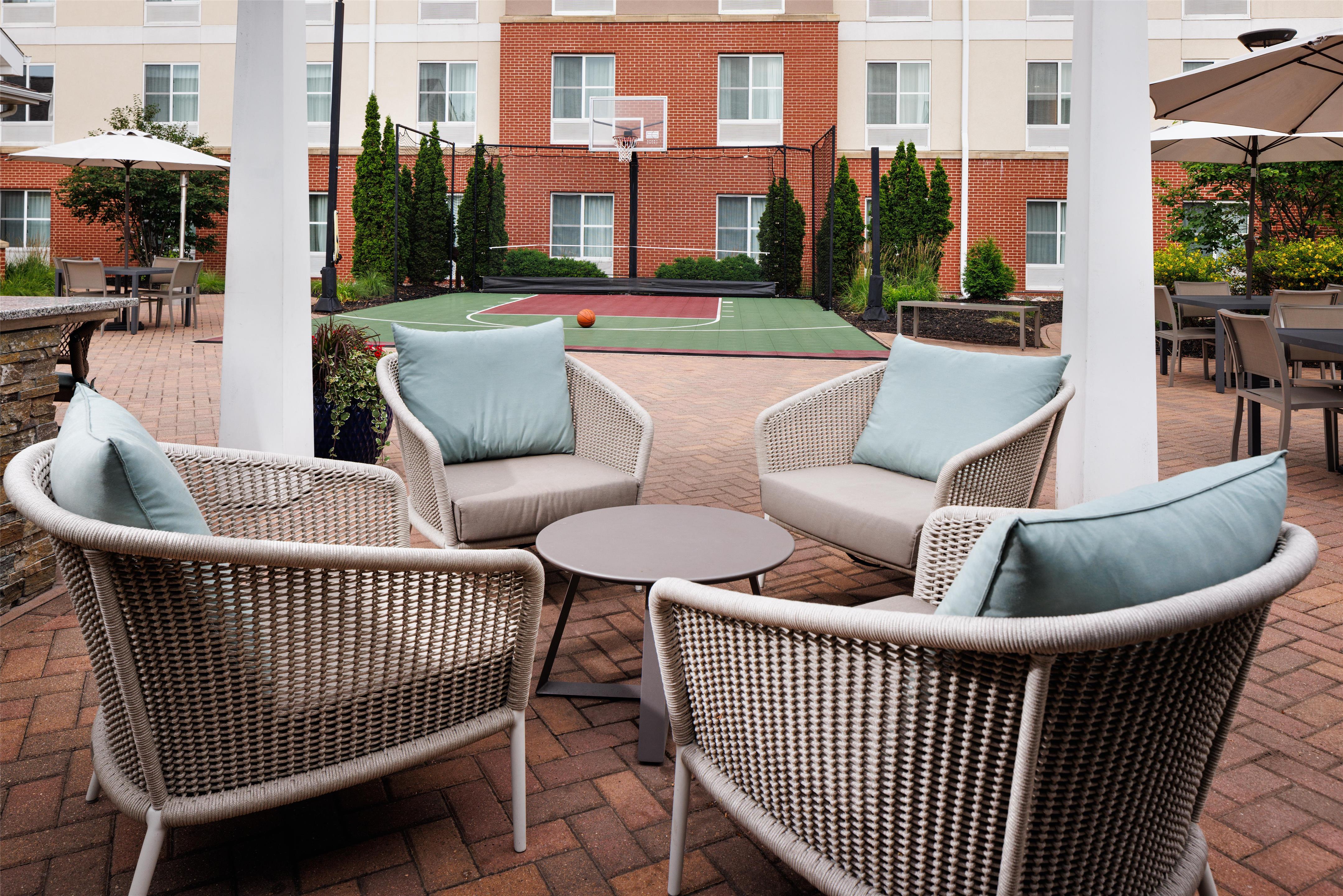 Exterior | Homewood Suites New Brighton