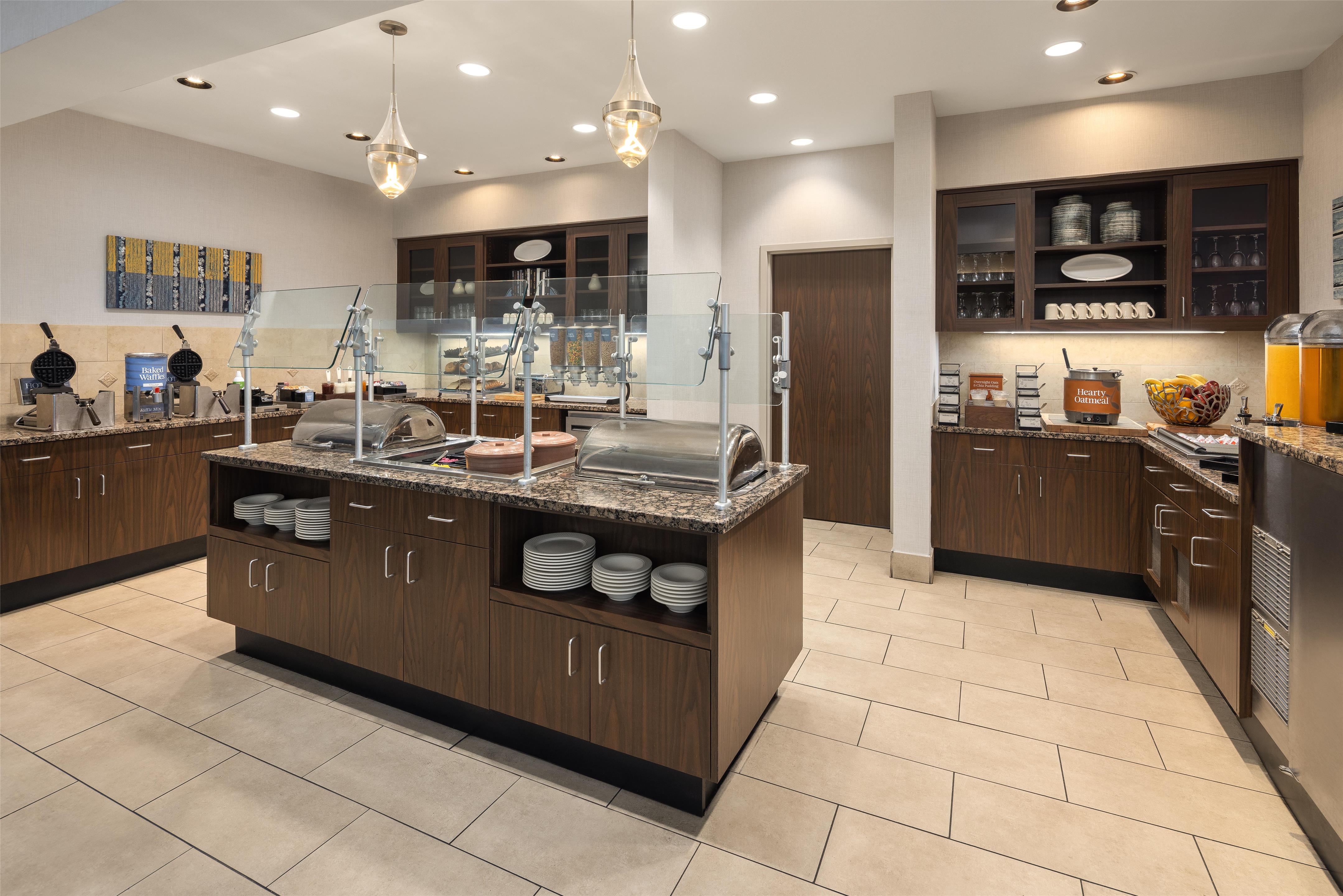 Breakfast Area | Homewood Suites New Brighton