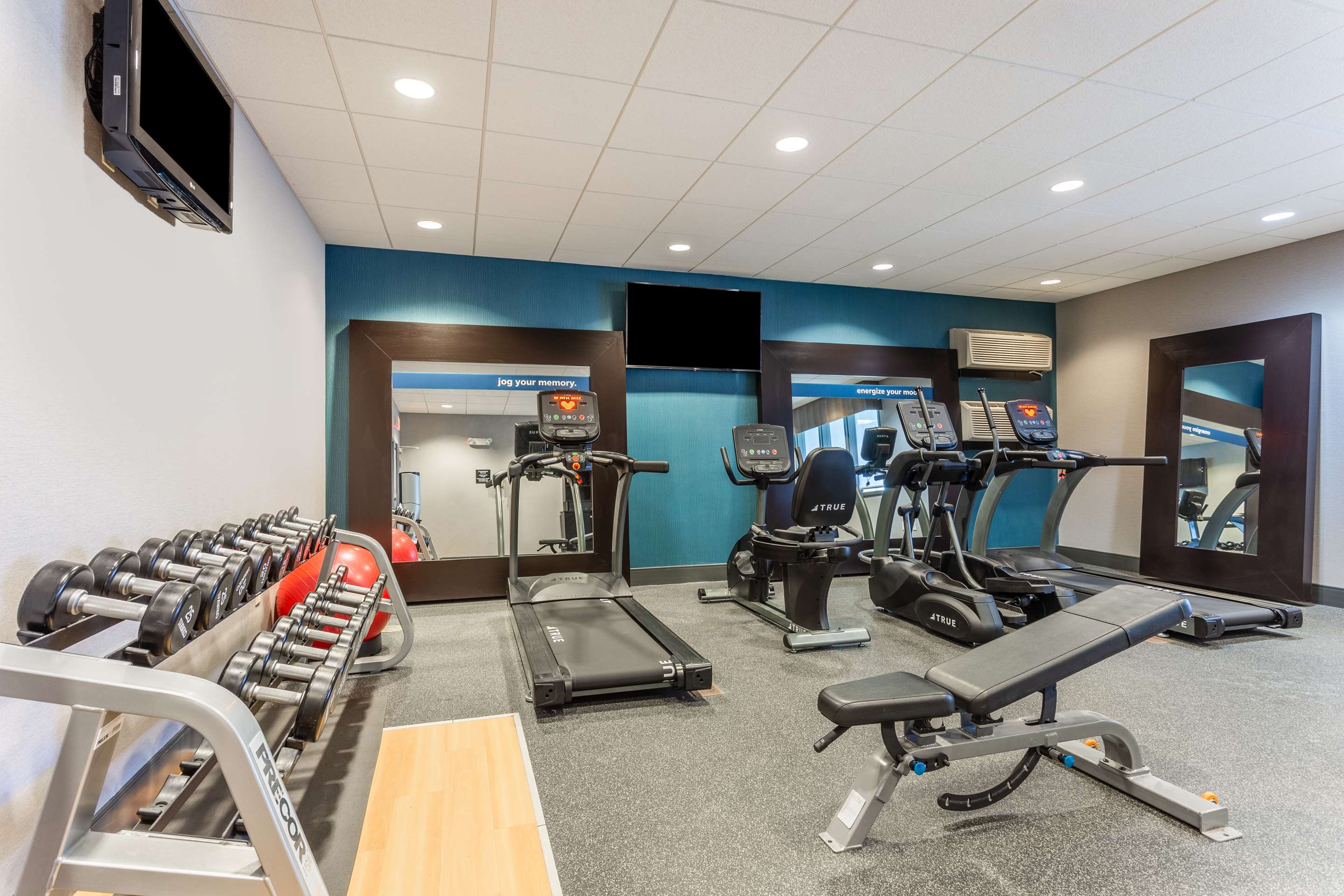 Health club fitness center gym | Hampton Inn Minneapolis/Shakopee