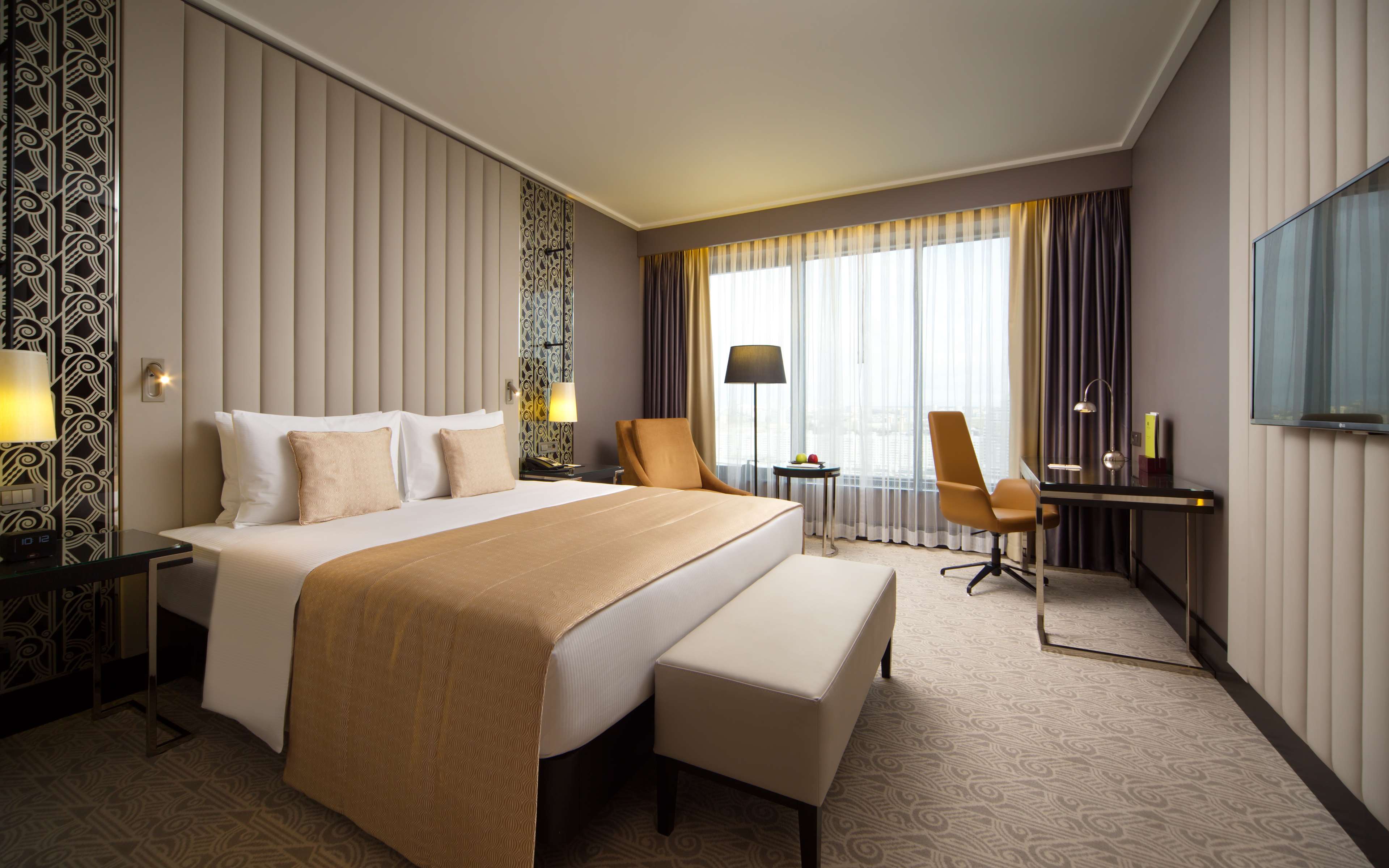 DoubleTree by Hilton Hotel Minsk Room Type - KING GUEST ROOM