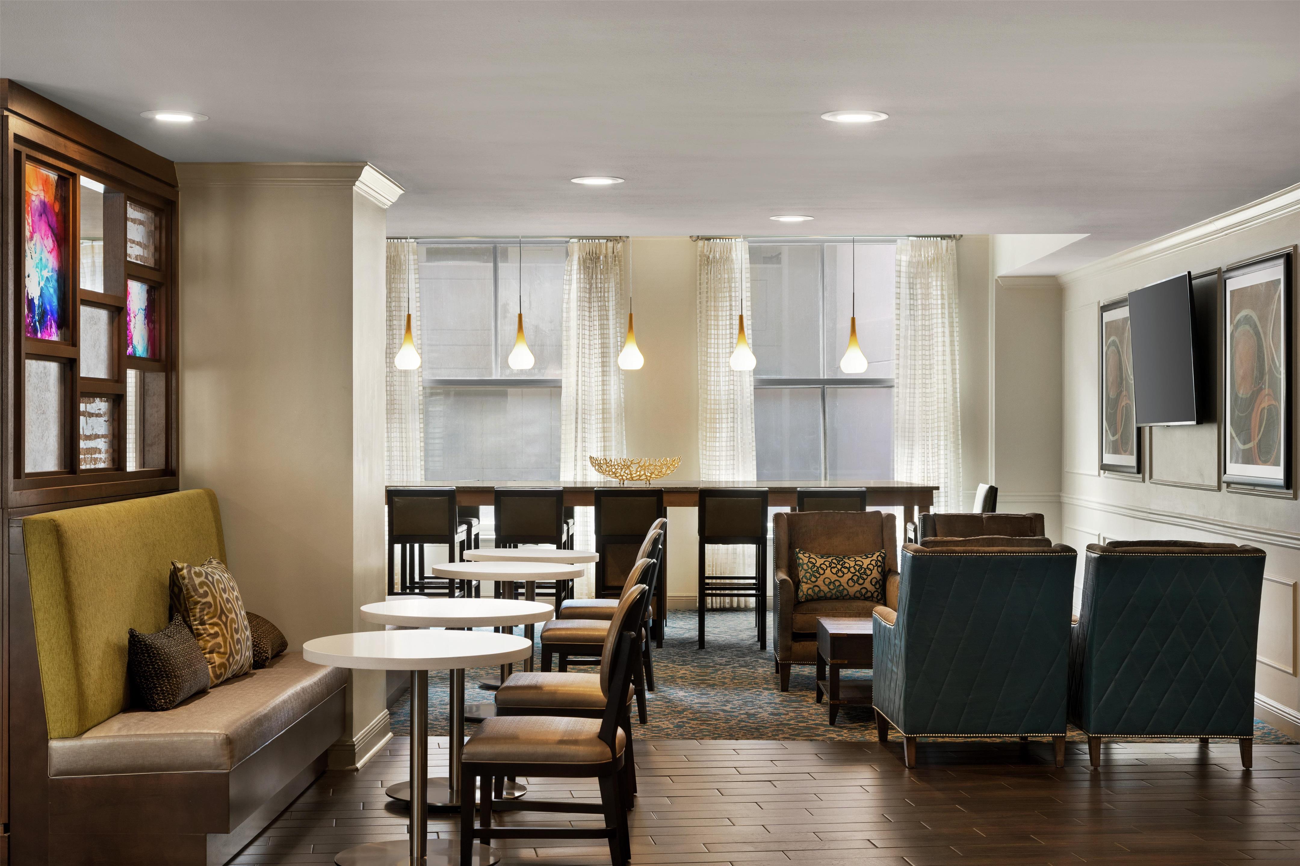 Breakfast Area | Hampton Inn Downtown / French Quarter Area