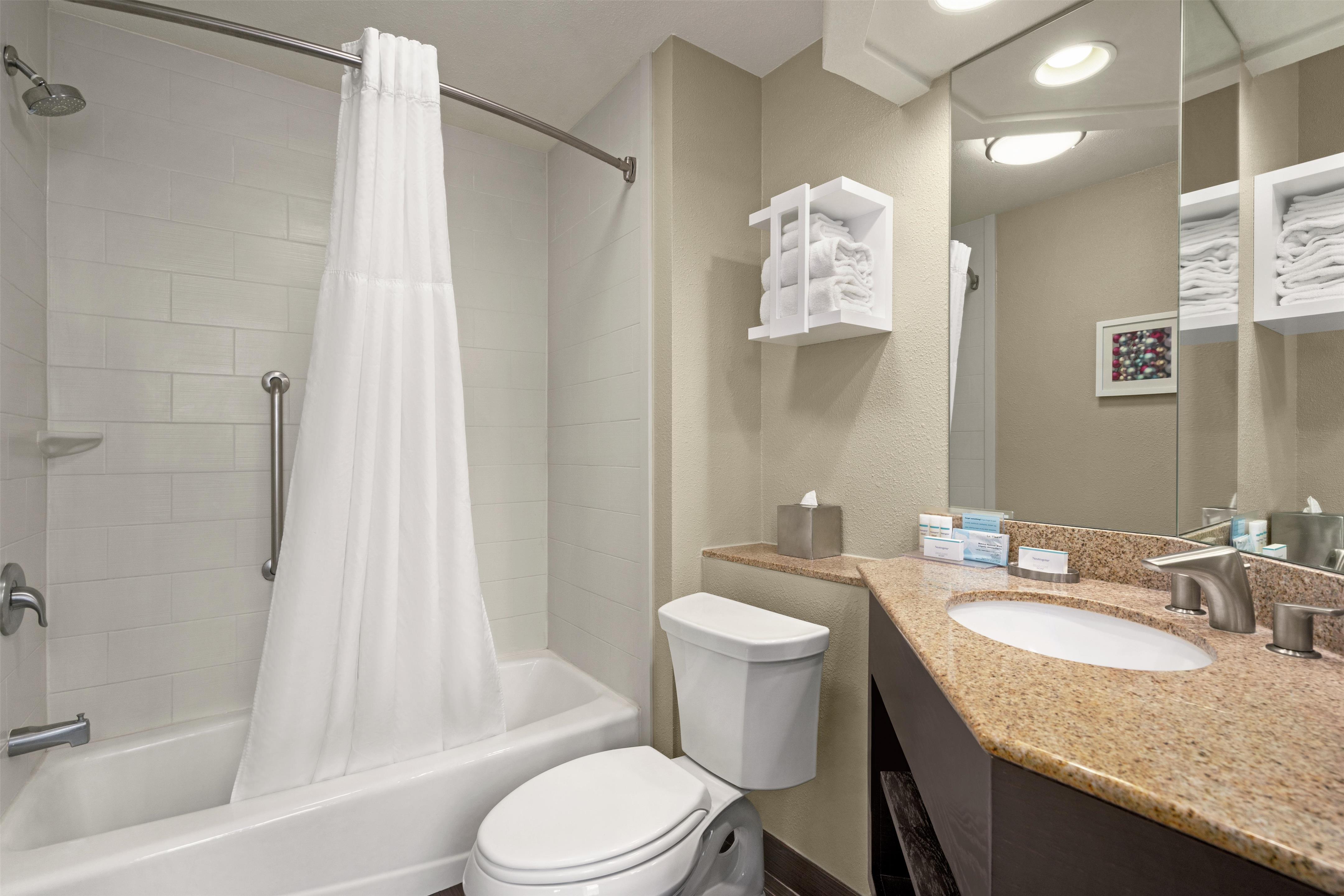 Guest room bath