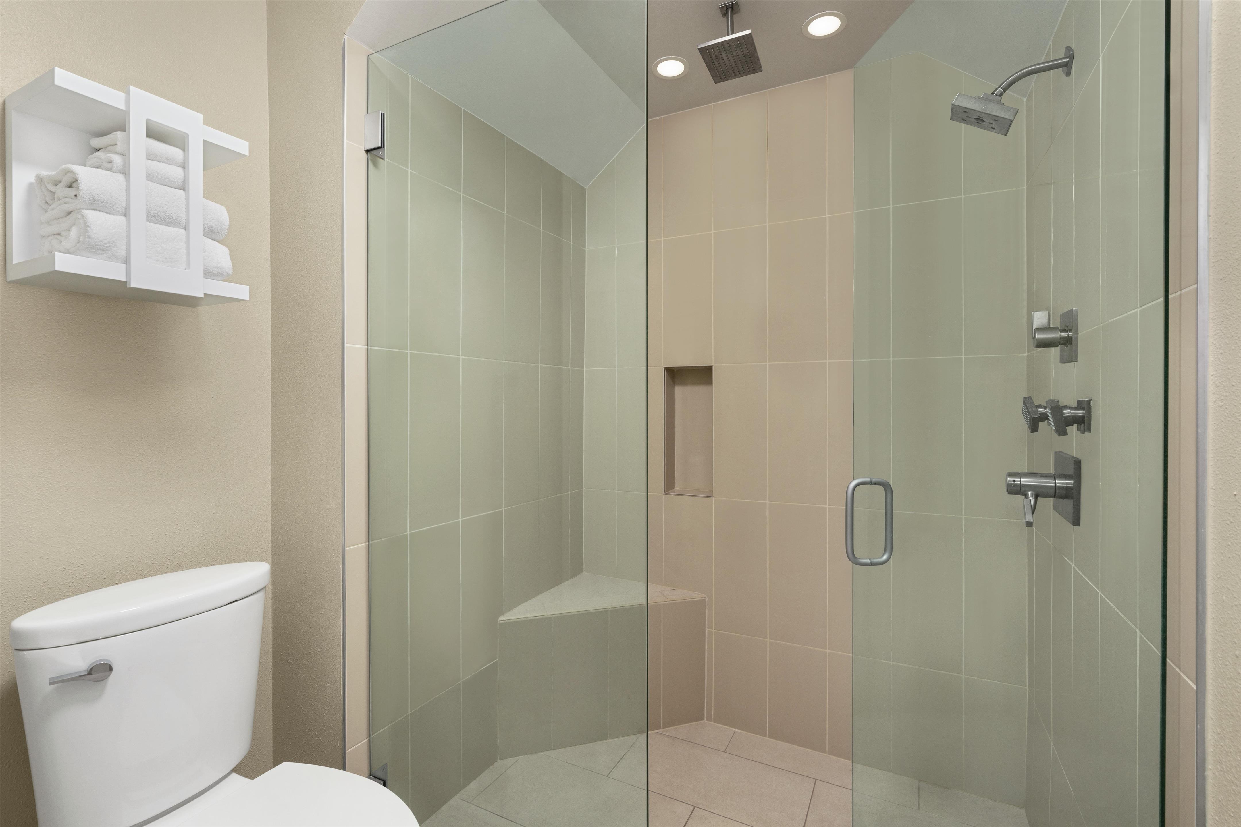 Guest room bath