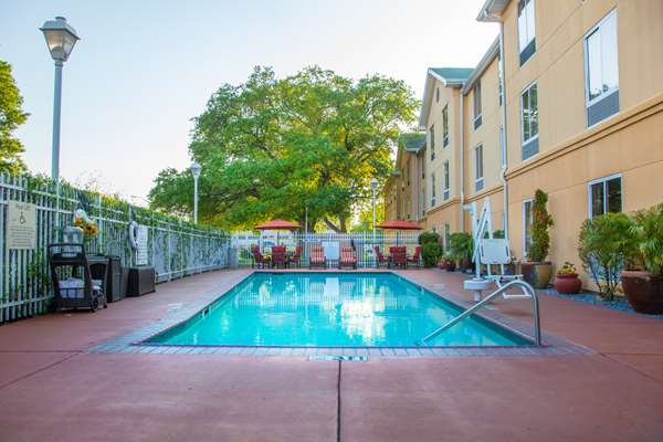 Pool - Hampton Inn & Suites Harahan