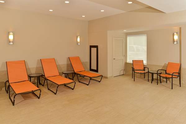 Pool - Hampton Inn & Suites Harvey