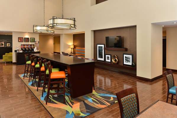 Restaurant - Hampton Inn & Suites Harvey