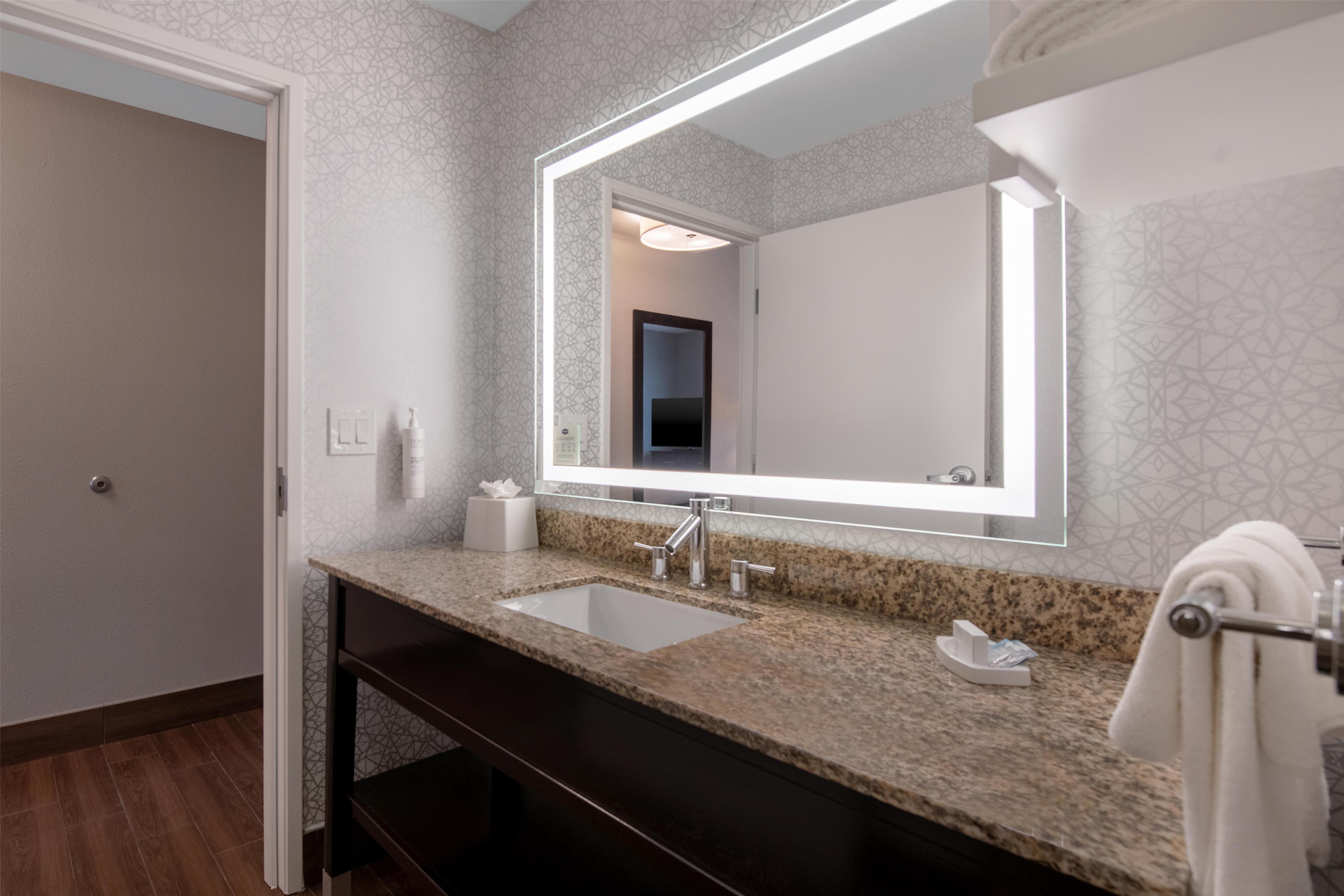 Guest room bath