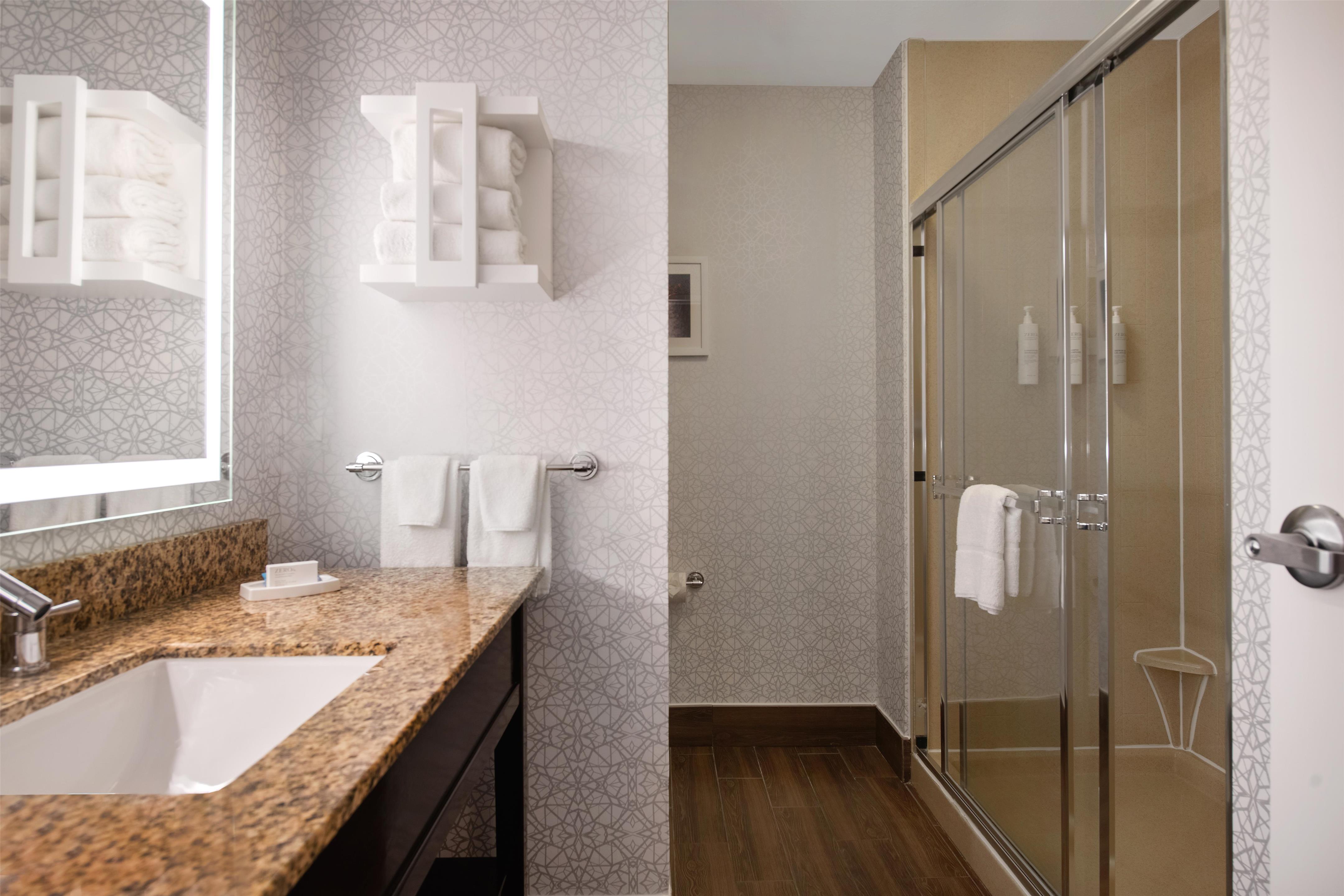 Guest room bath