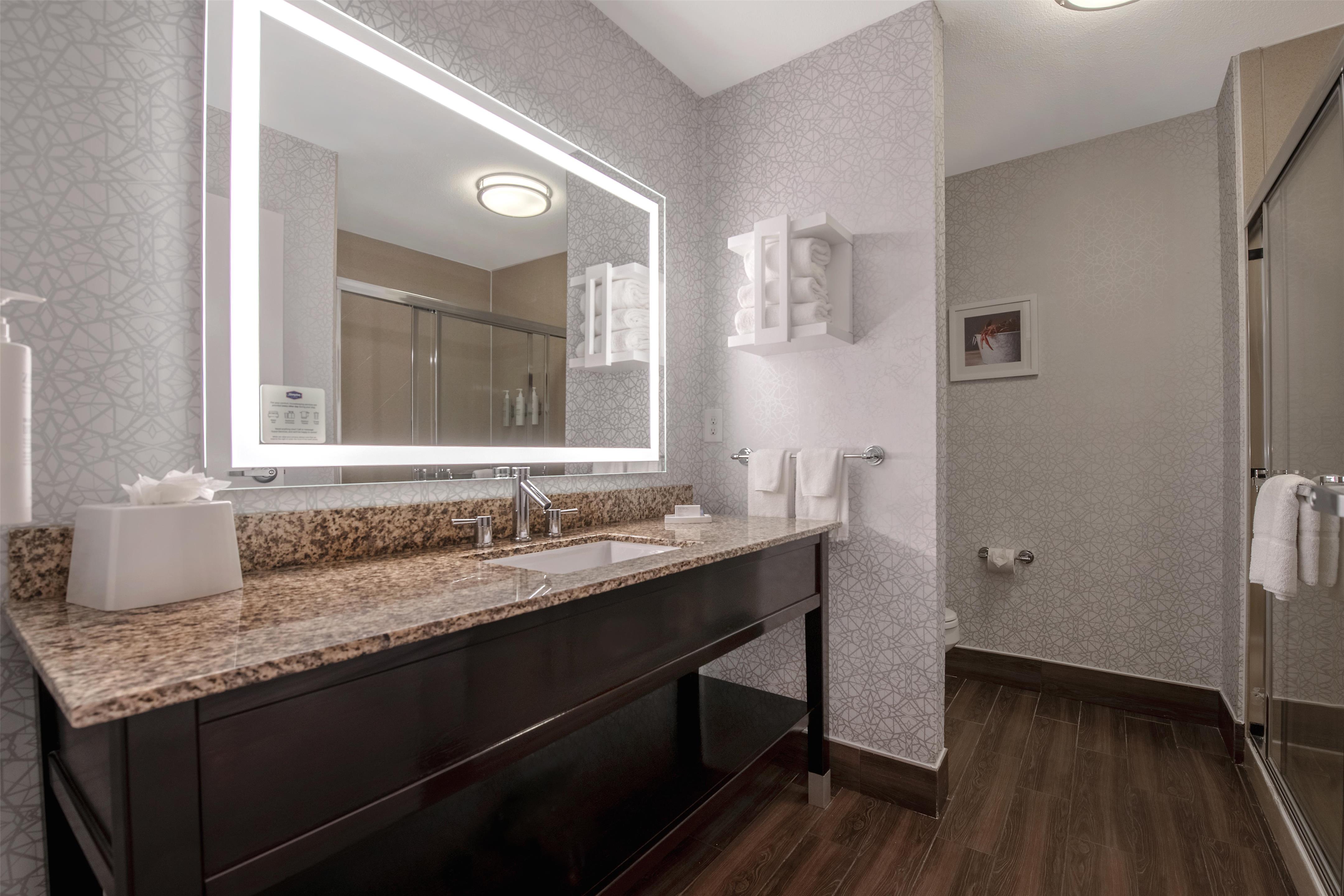 Guest room bath