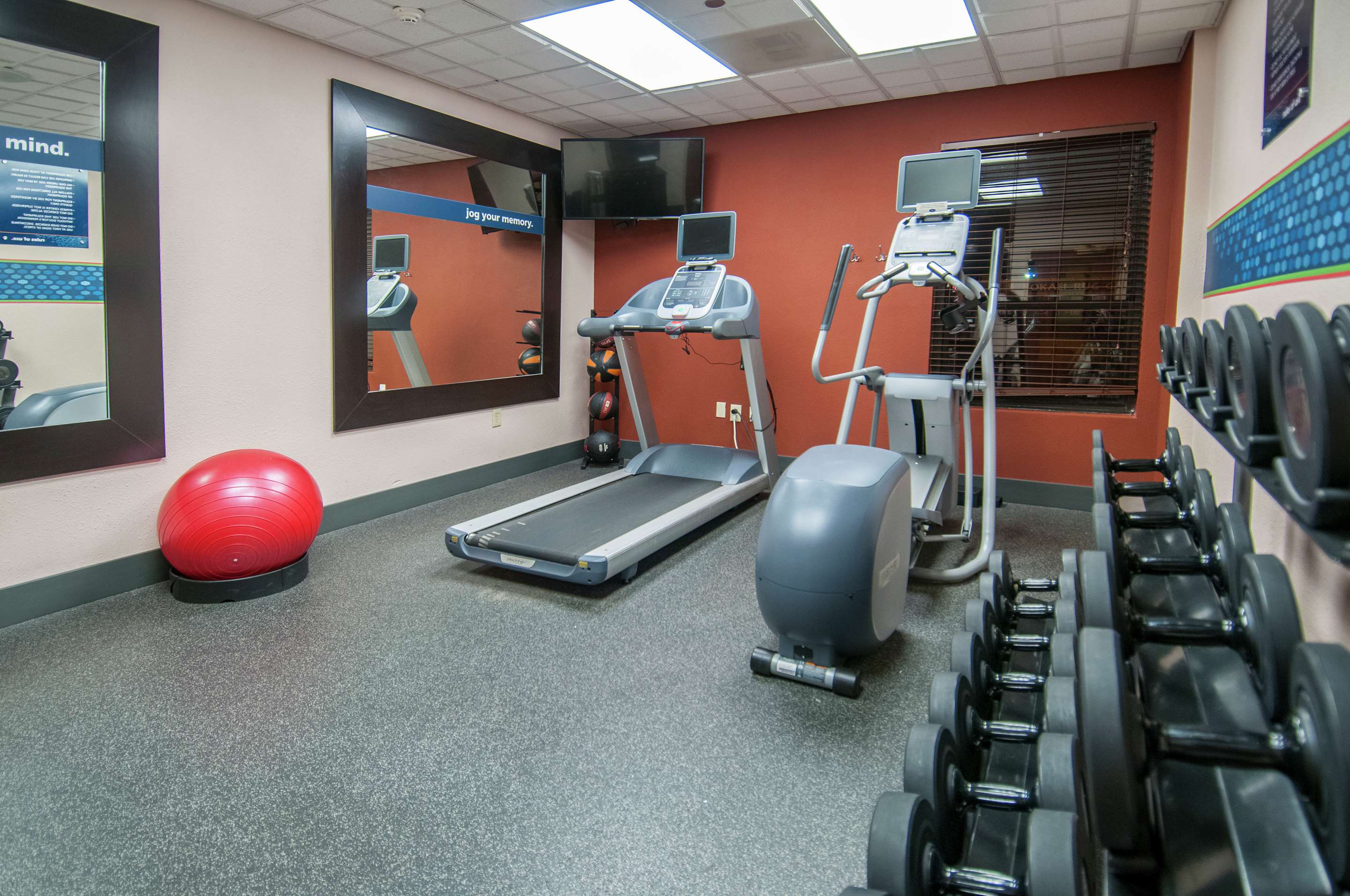 Health club fitness center gym | Hampton Inn Metairie