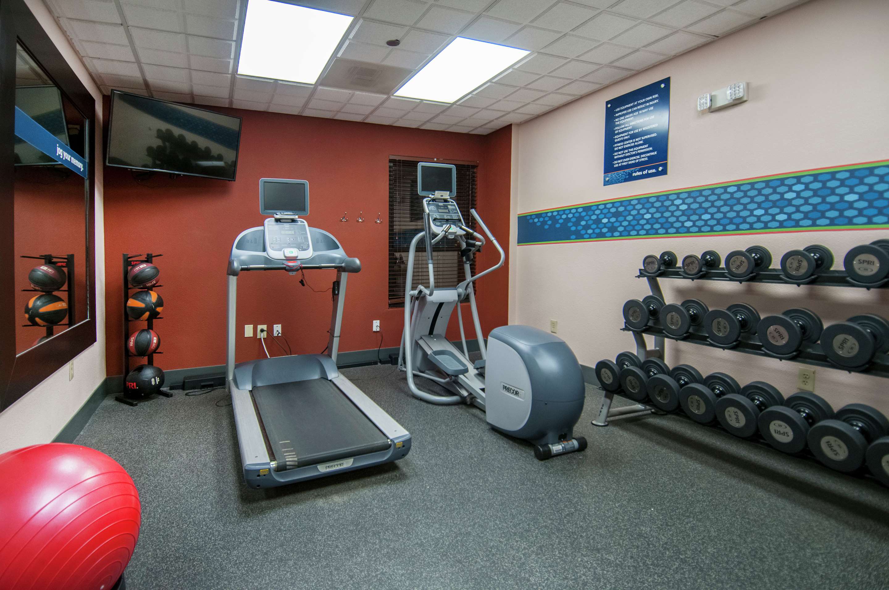 Health club fitness center gym | Hampton Inn Metairie
