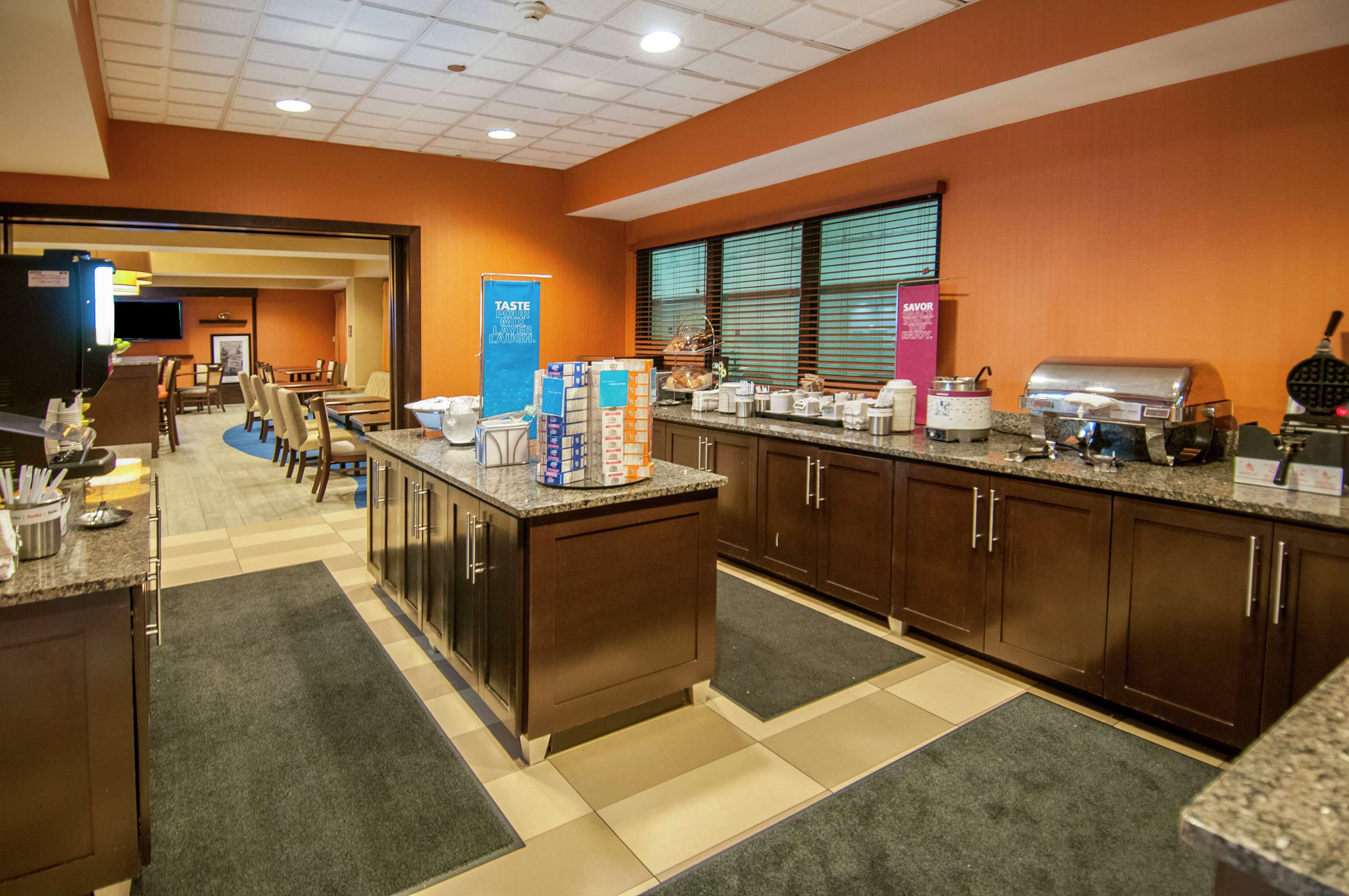 Restaurant | Hampton Inn Metairie