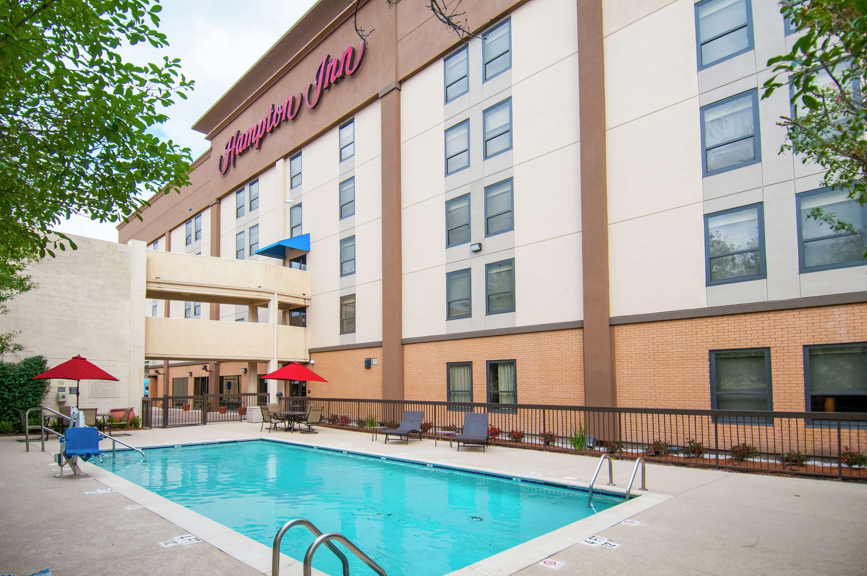 Pool | Hampton Inn Metairie