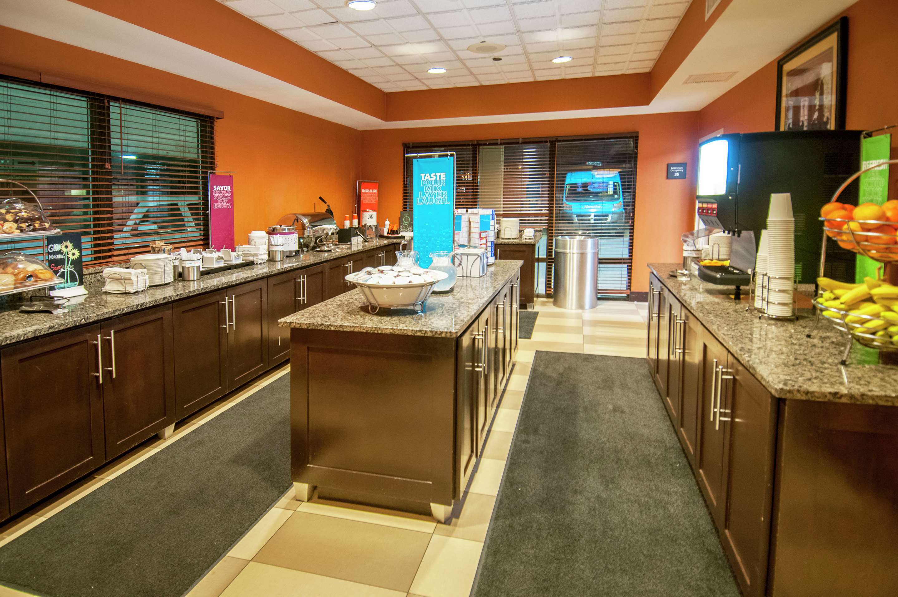 Restaurant | Hampton Inn Metairie